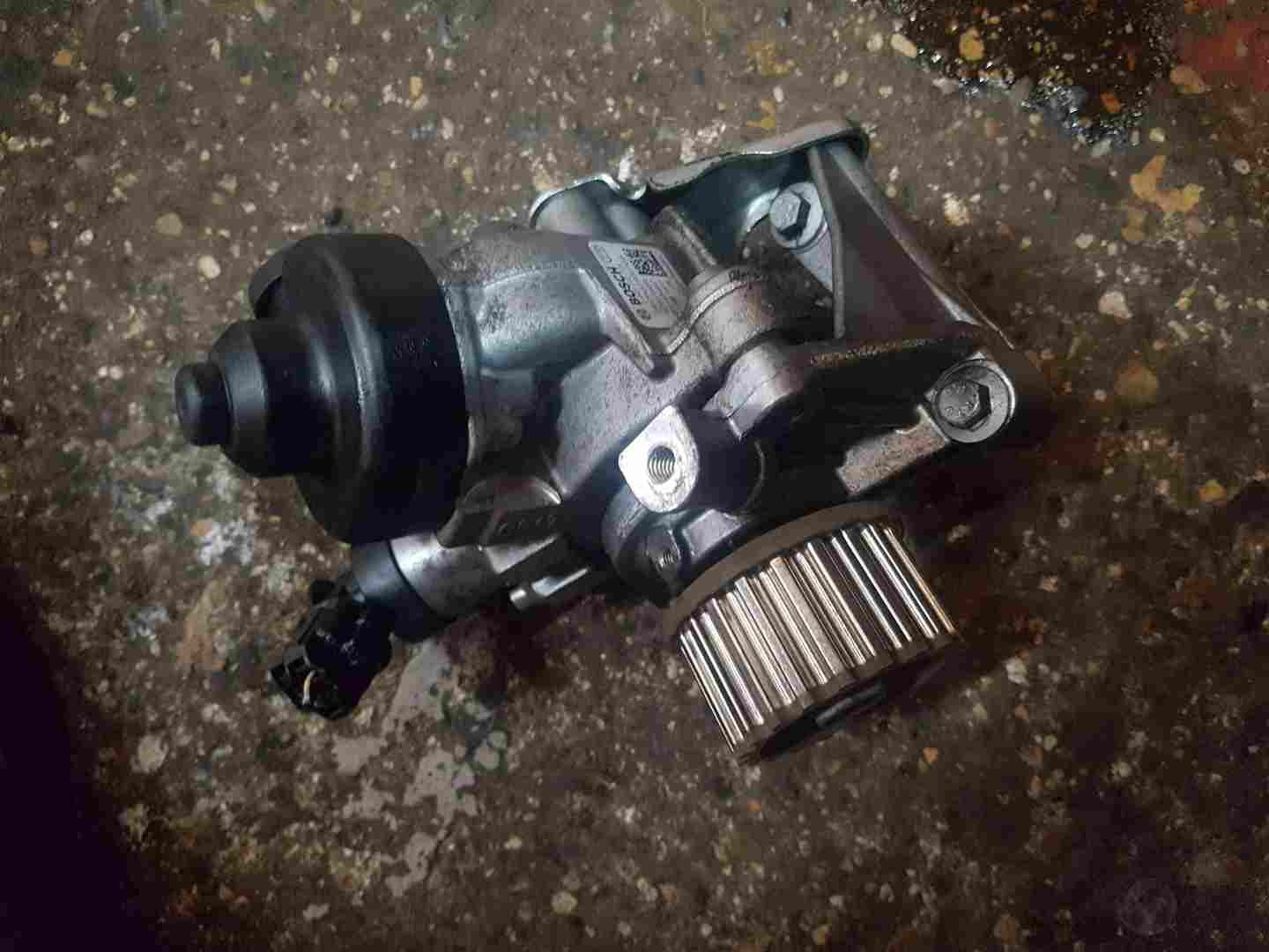 Thumb 2 Renault Clio MK4 + Captur 2013-2018 1.5 DCI High Pressure Fuel Pump K9K 608