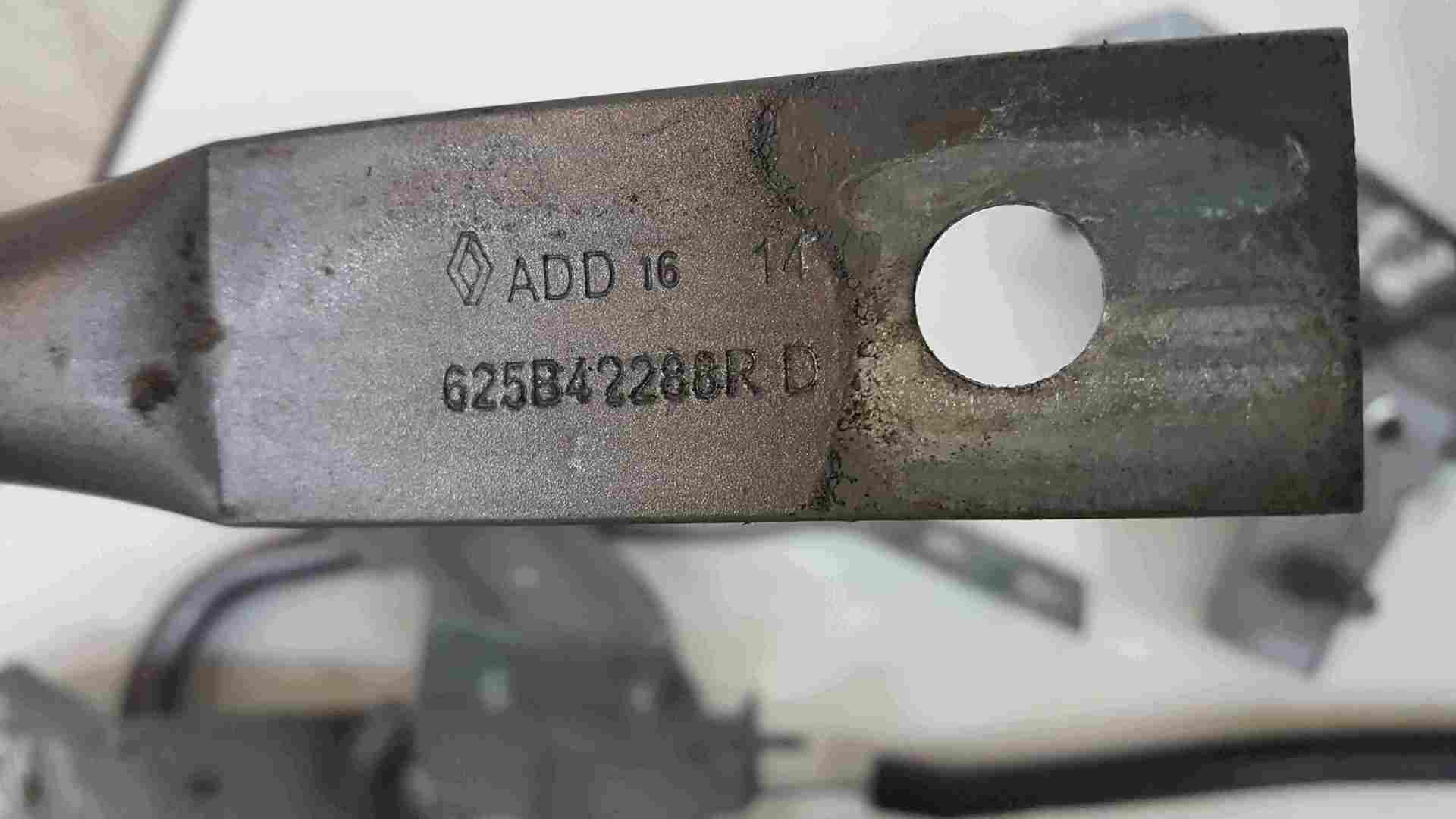 Thumb 2 Renault Clio MK4 2012-2017 Drivers OSF Front Wing Bracket