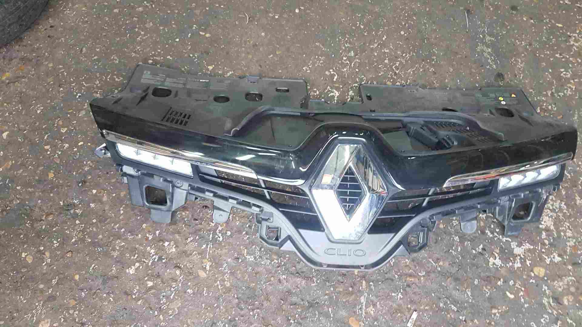 Thumb 2 Renault Clio MK4 2012-2018 Front Bumper Grill Insert Gloss Black TOP Trim