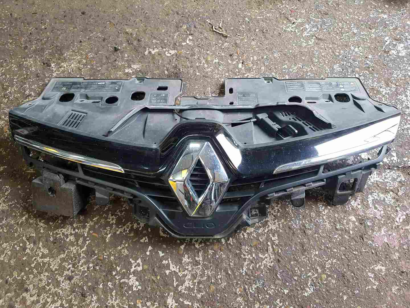 Renault Clio MK4 2012-2018 Front Bumper Grill Insert Gloss Black TOP Trim