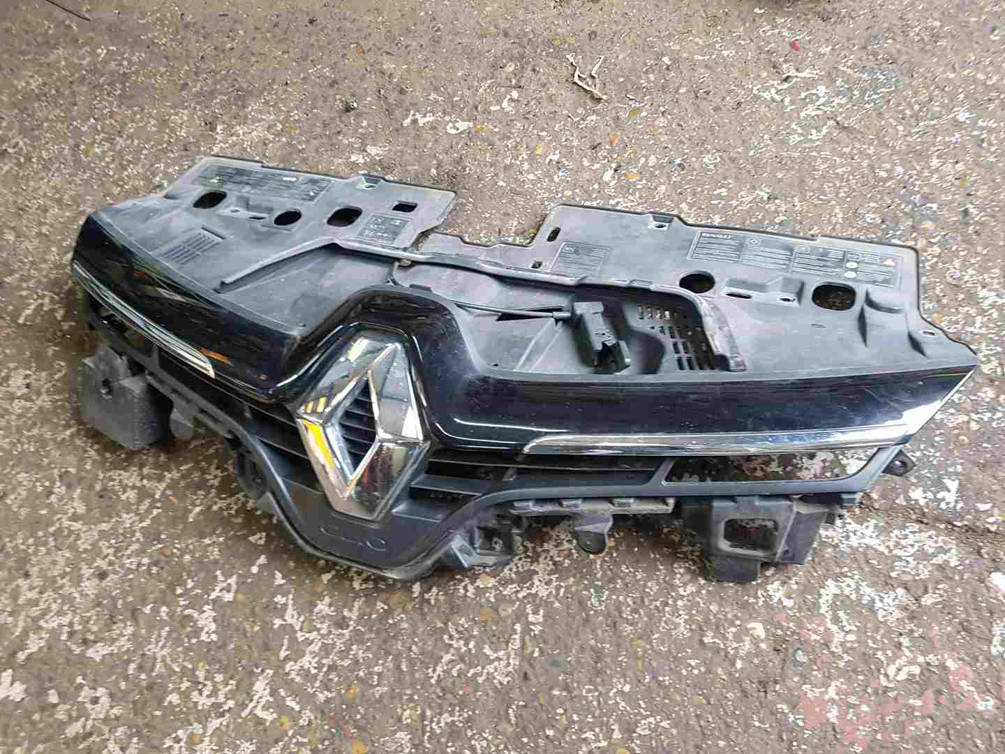 Thumb 2 Renault Clio MK4 2012-2018 Front Bumper Grill Insert Gloss Black TOP Trim