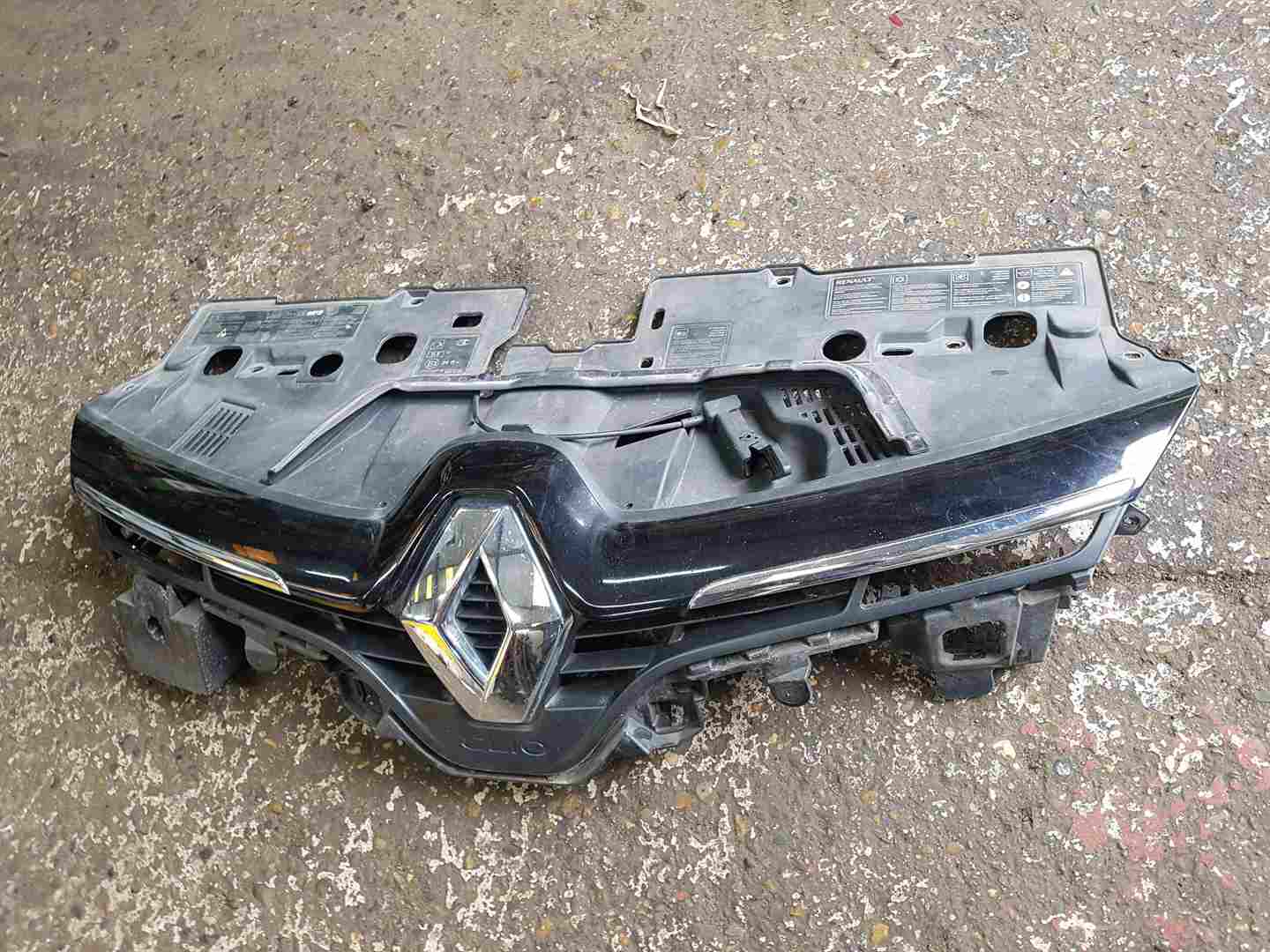 Thumb 3 Renault Clio MK4 2012-2018 Front Bumper Grill Insert Gloss Black TOP Trim