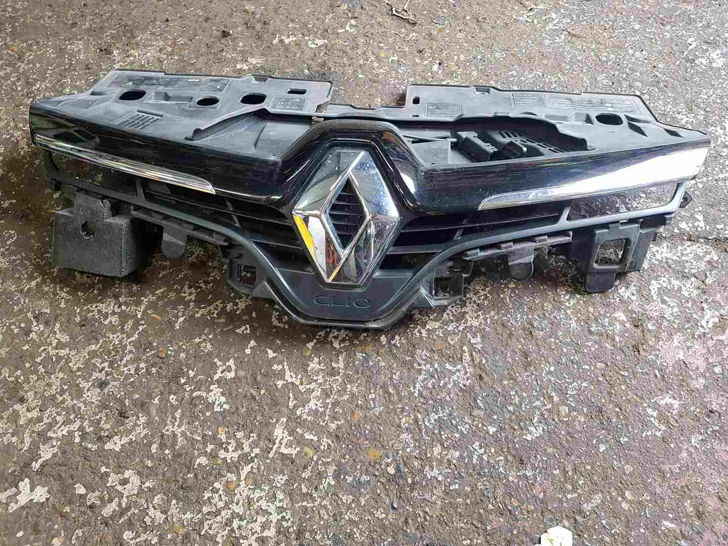 Thumb 4 Renault Clio MK4 2012-2018 Front Bumper Grill Insert Gloss Black TOP Trim