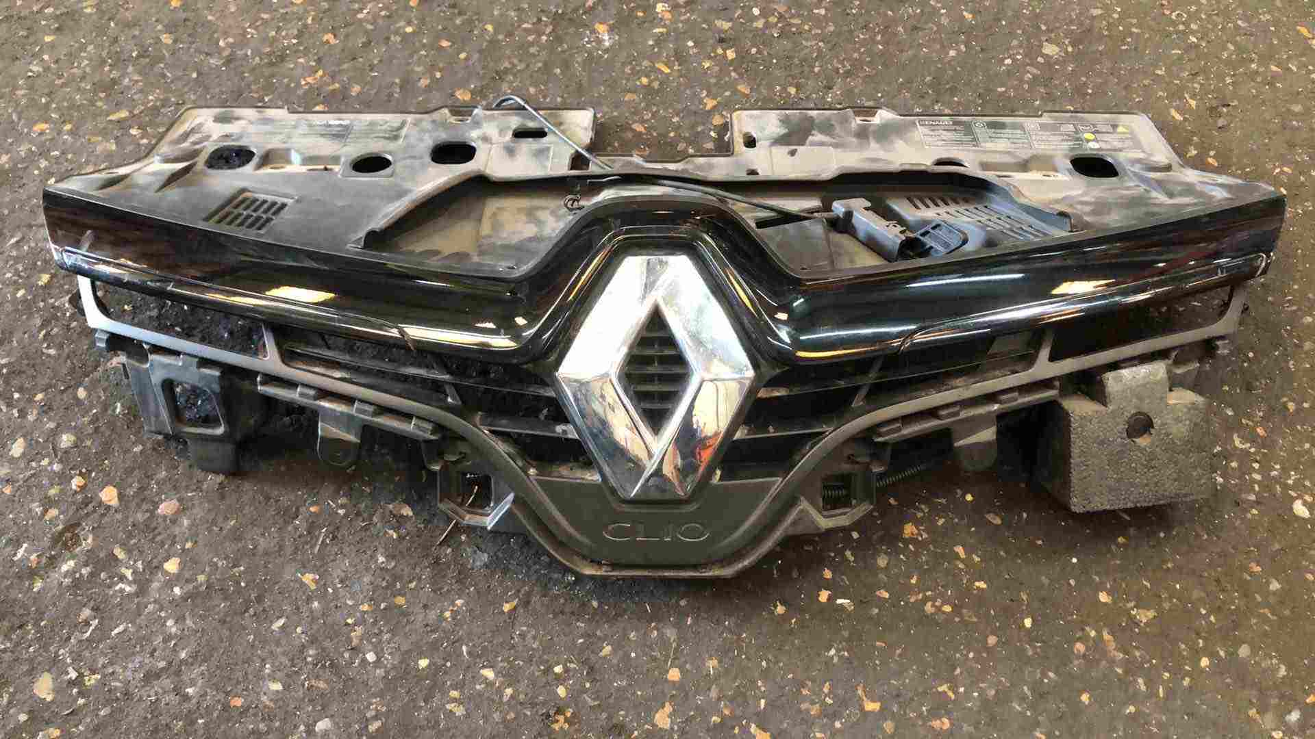 Renault Clio MK4 2012-2018 Front Bumper Grill Insert Gloss Black TOP Trim