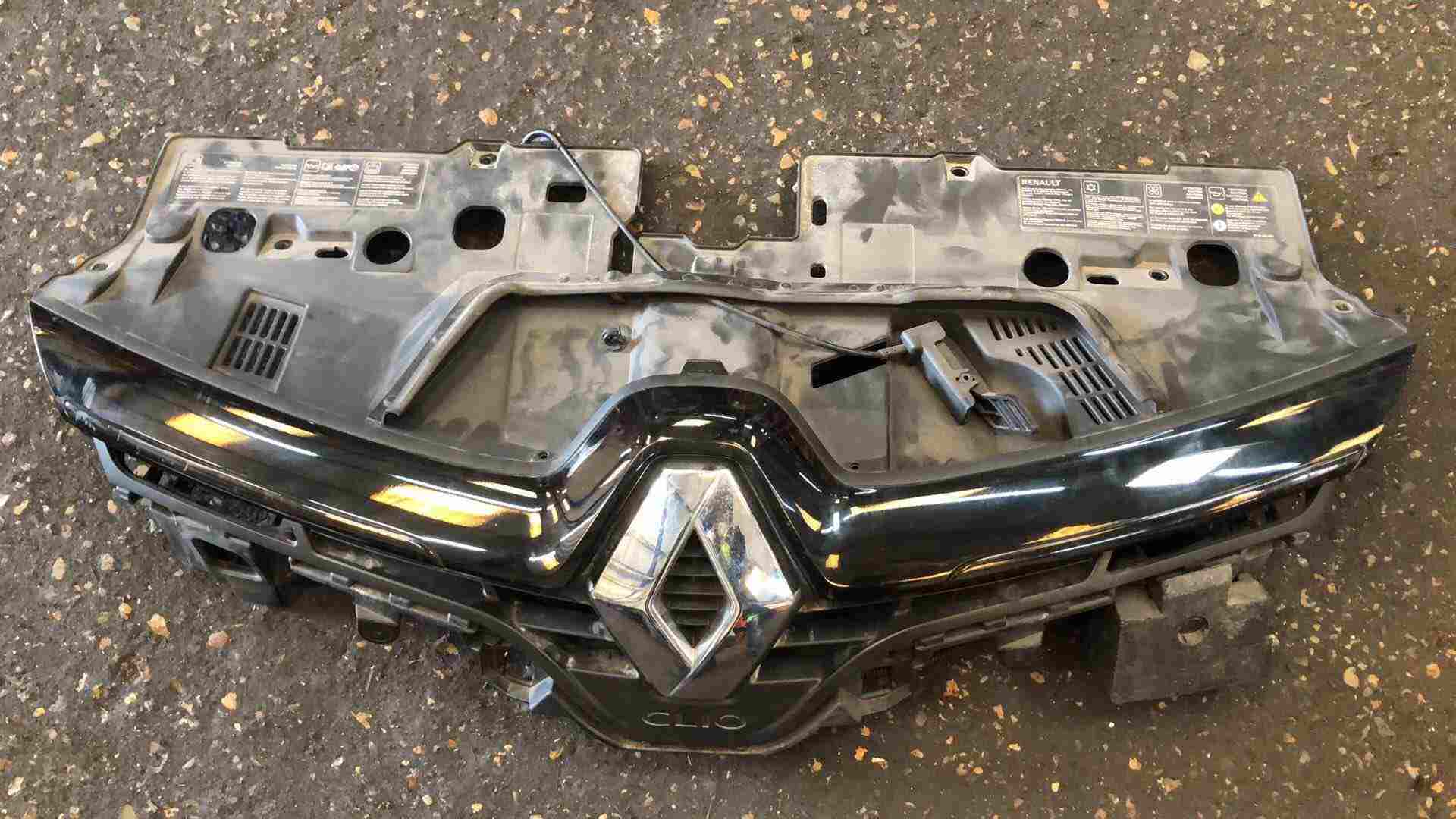 Thumb 2 Renault Clio MK4 2012-2018 Front Bumper Grill Insert Gloss Black TOP Trim