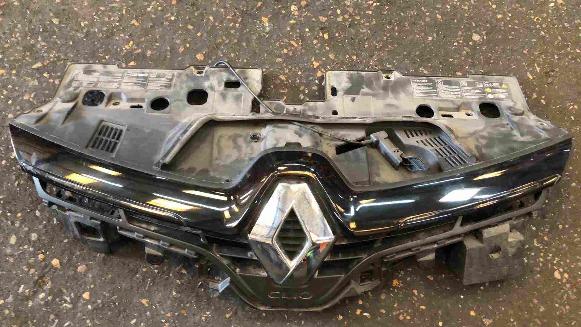 Thumb 3 Renault Clio MK4 2012-2018 Front Bumper Grill Insert Gloss Black TOP Trim
