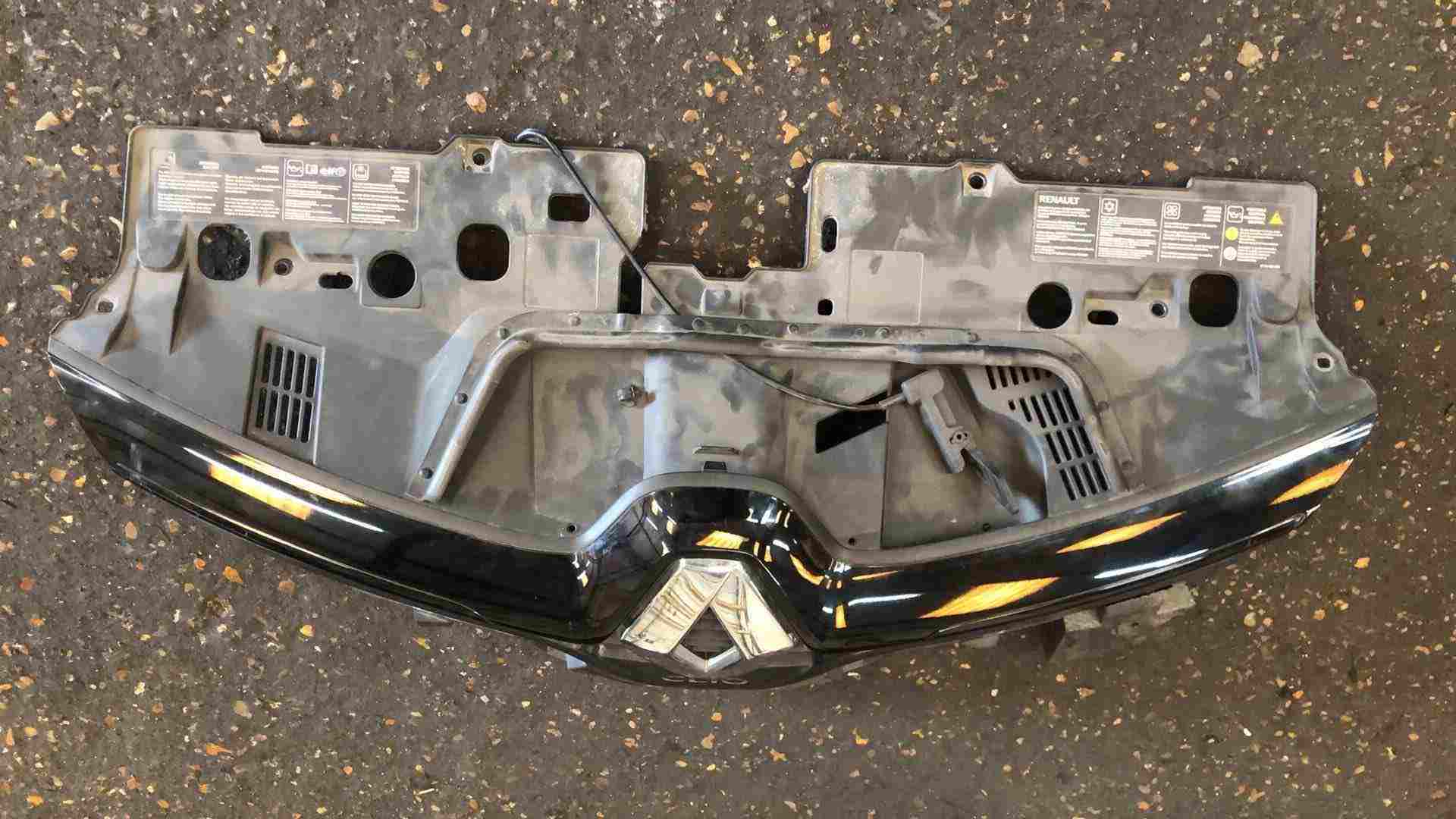 Thumb 7 Renault Clio MK4 2012-2018 Front Bumper Grill Insert Gloss Black TOP Trim