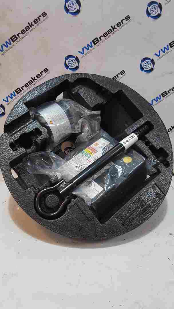 Thumb 2 Renault Clio MK4 2012-2021 Jack Foam Tyre Inflator SET + TOW Eye 997502475R