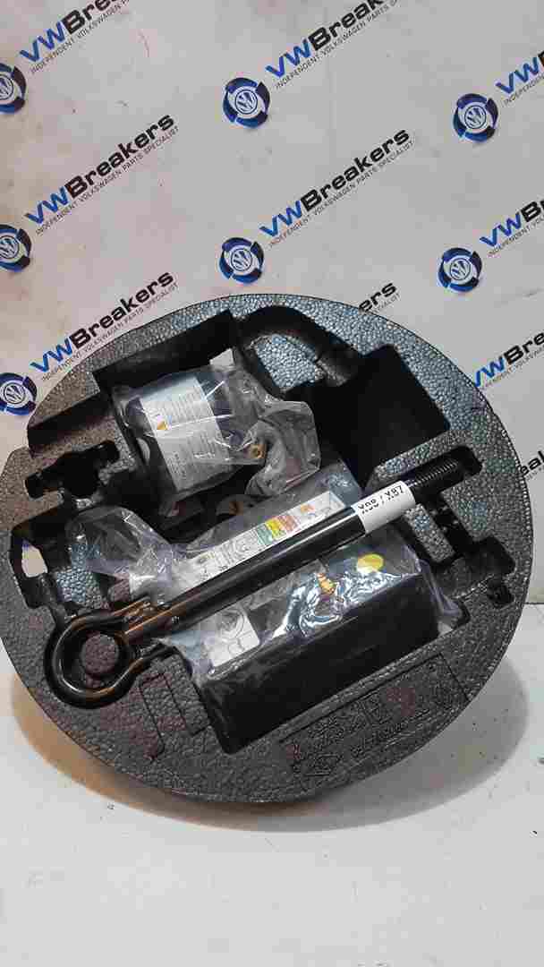 Thumb 4 Renault Clio MK4 2012-2021 Jack Foam Tyre Inflator SET + TOW Eye 997502475R