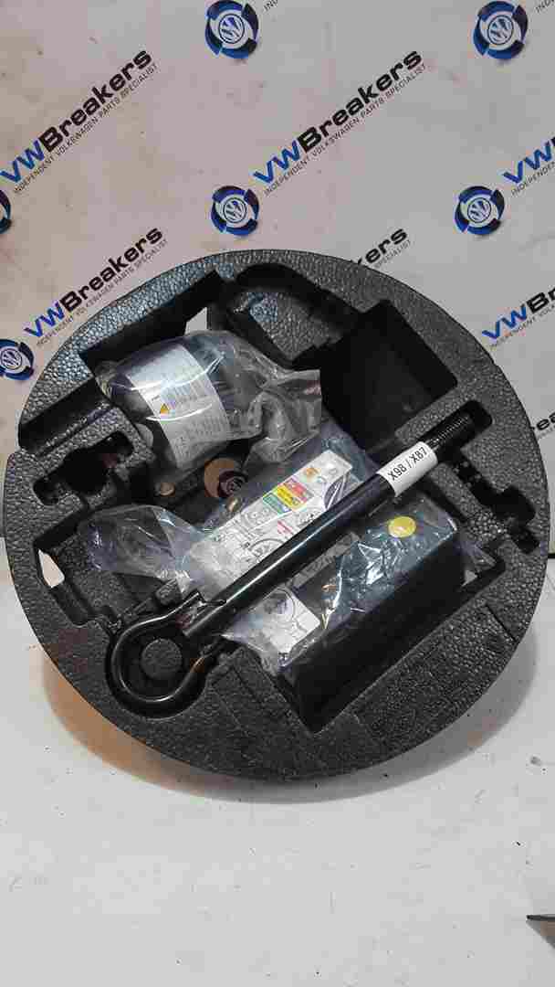 Renault Clio MK4 2012-2021 Jack Foam Tyre Inflator SET + TOW Eye 997502475R