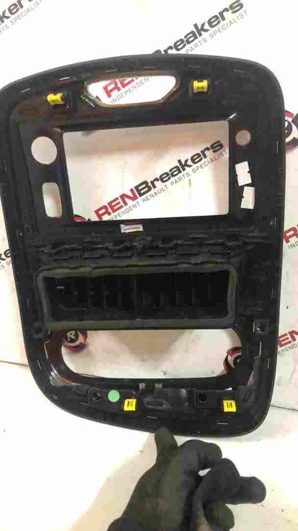 Thumb 8 Renault Clio MK4 2013-2019 Centre Heater Vents + Chrome Black Surround Trim