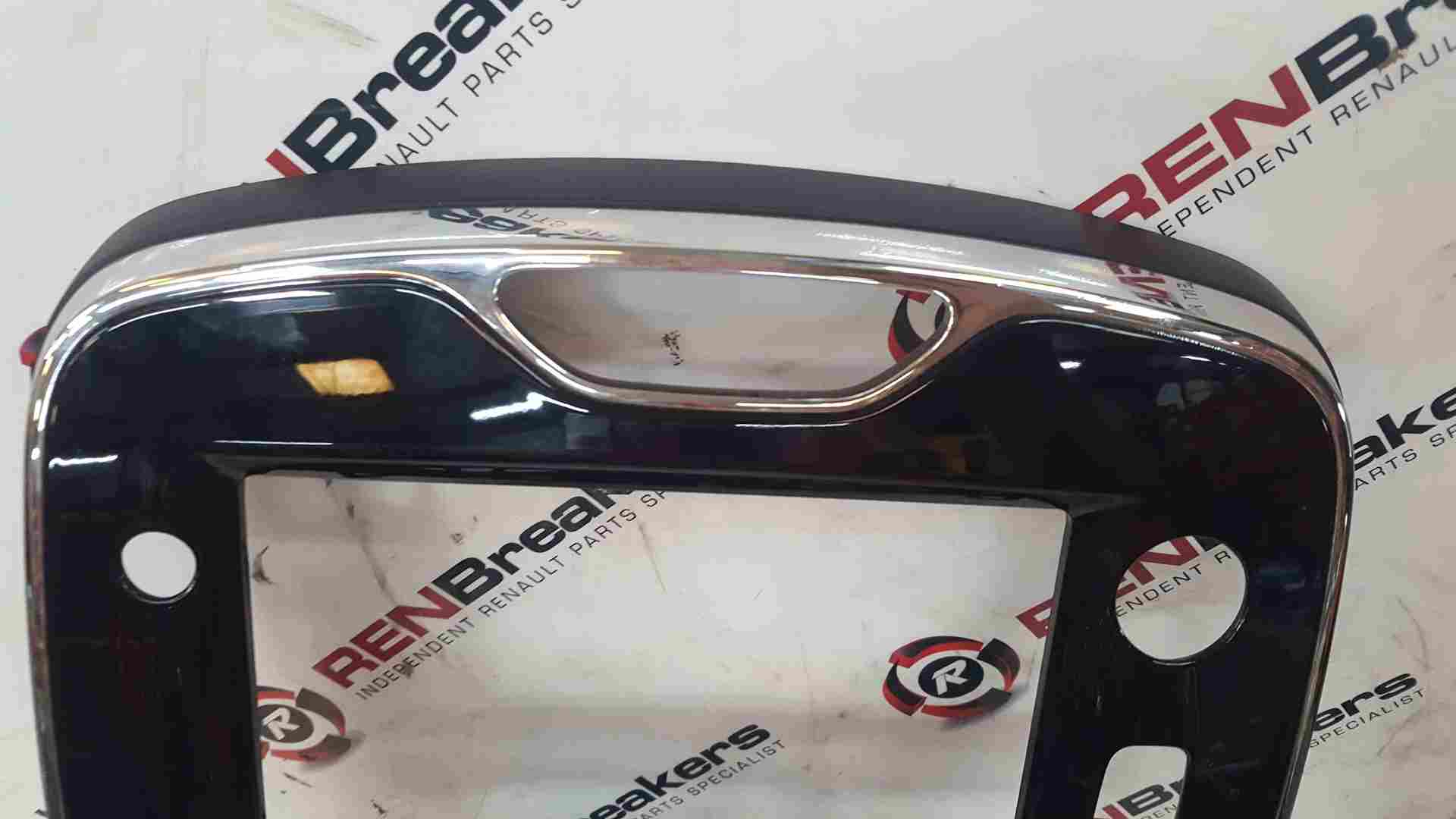 Thumb 3 Renault Clio MK4 2013-2019 Dashboard Centre Heater Controls Surround Gloss Black