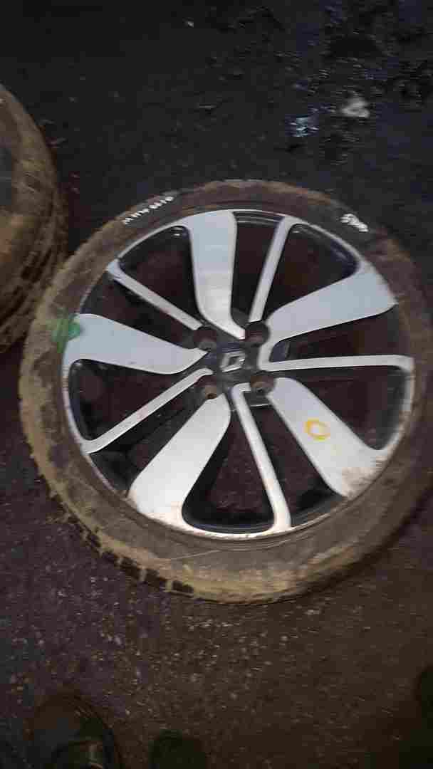 Renault Clio MK4 2013-2019 Drenalic Alloy Wheel 17Inch 3/5 5Mm Tyre 205 45 17