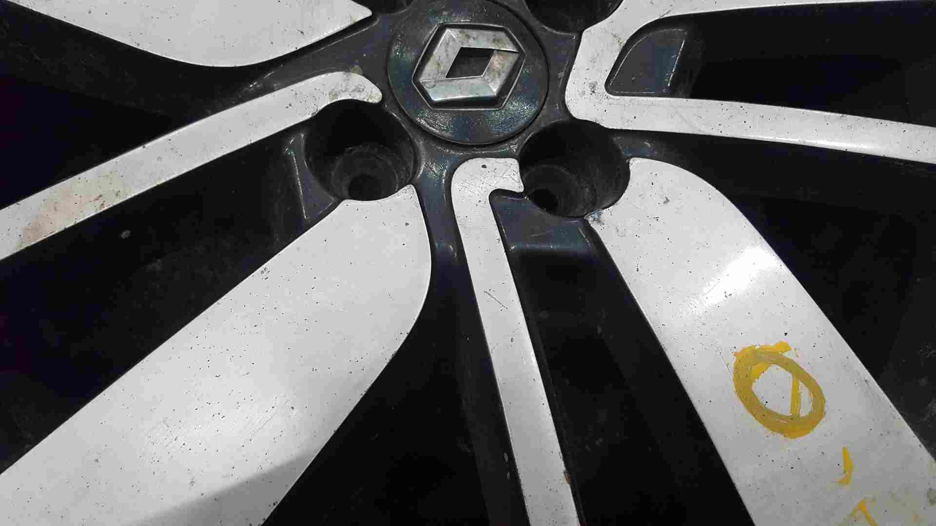 Thumb 6 Renault Clio MK4 2013-2019 Drenalic Alloy Wheel 17Inch 3/5 5Mm Tyre 205 45 17