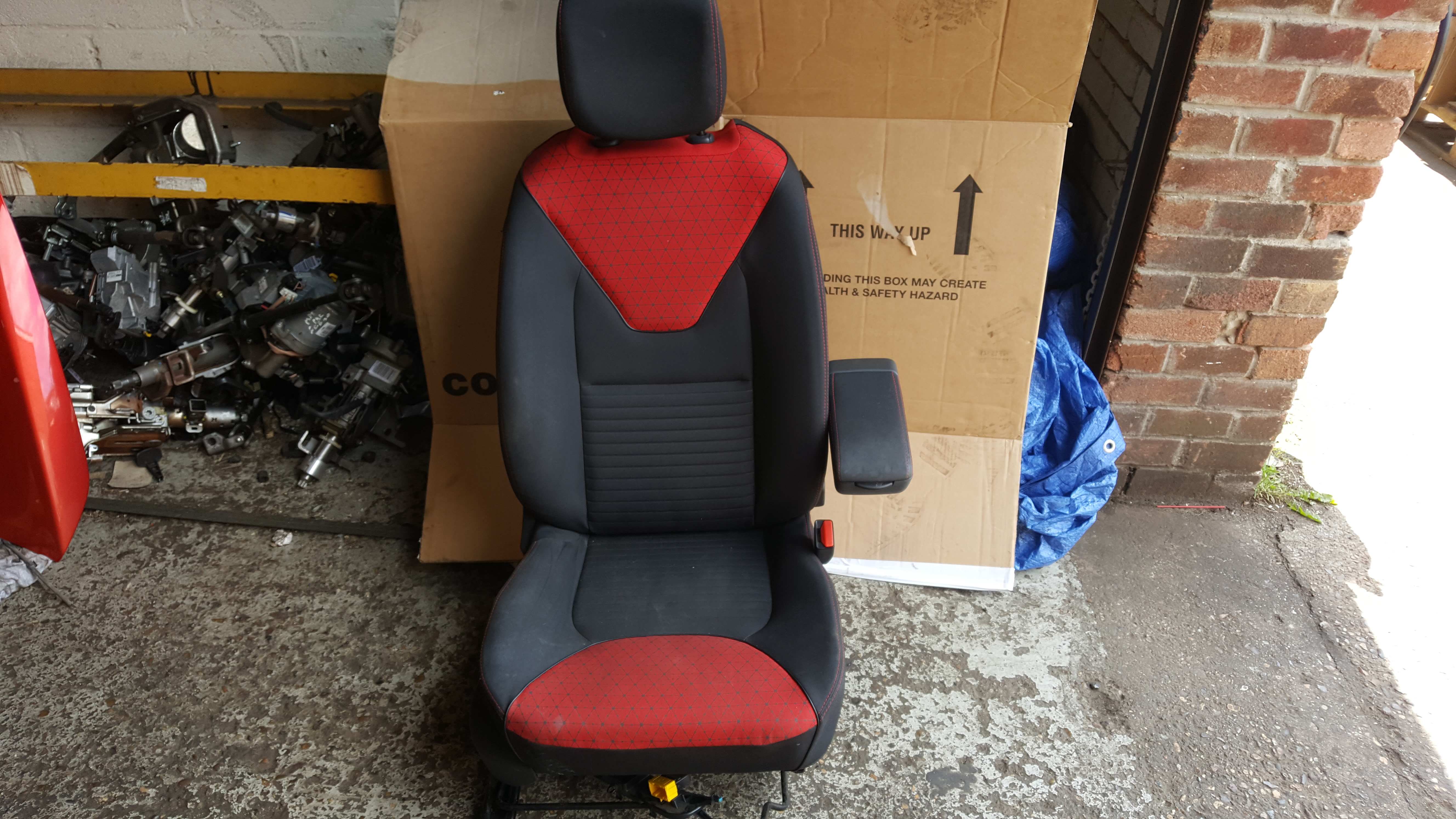 Renault Clio MK4 2013-2015 Drivers OSF Front Chair Seat + ARM Rest RED And Black