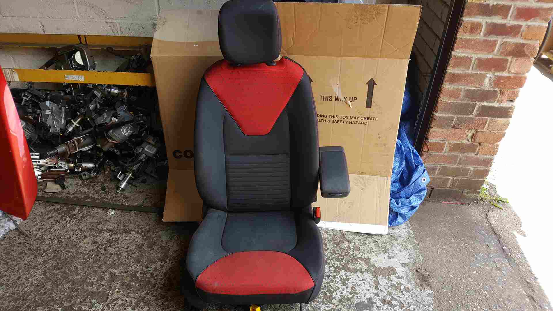 Renault Clio MK4 2013-2019 Drivers OSF Front Chair Seat + ARM Rest RED And Black