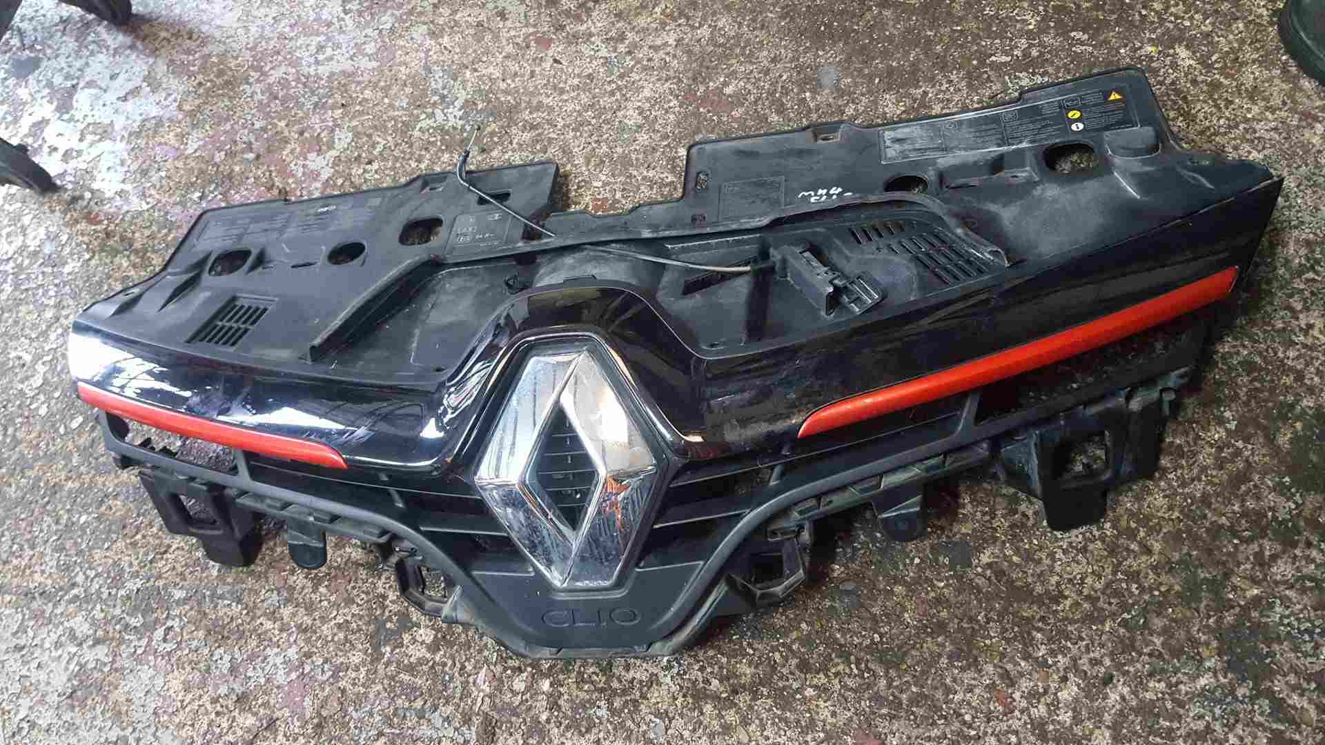 Renault Clio MK4 2013-2019 Front Bumper Grille Support Plate Black RED