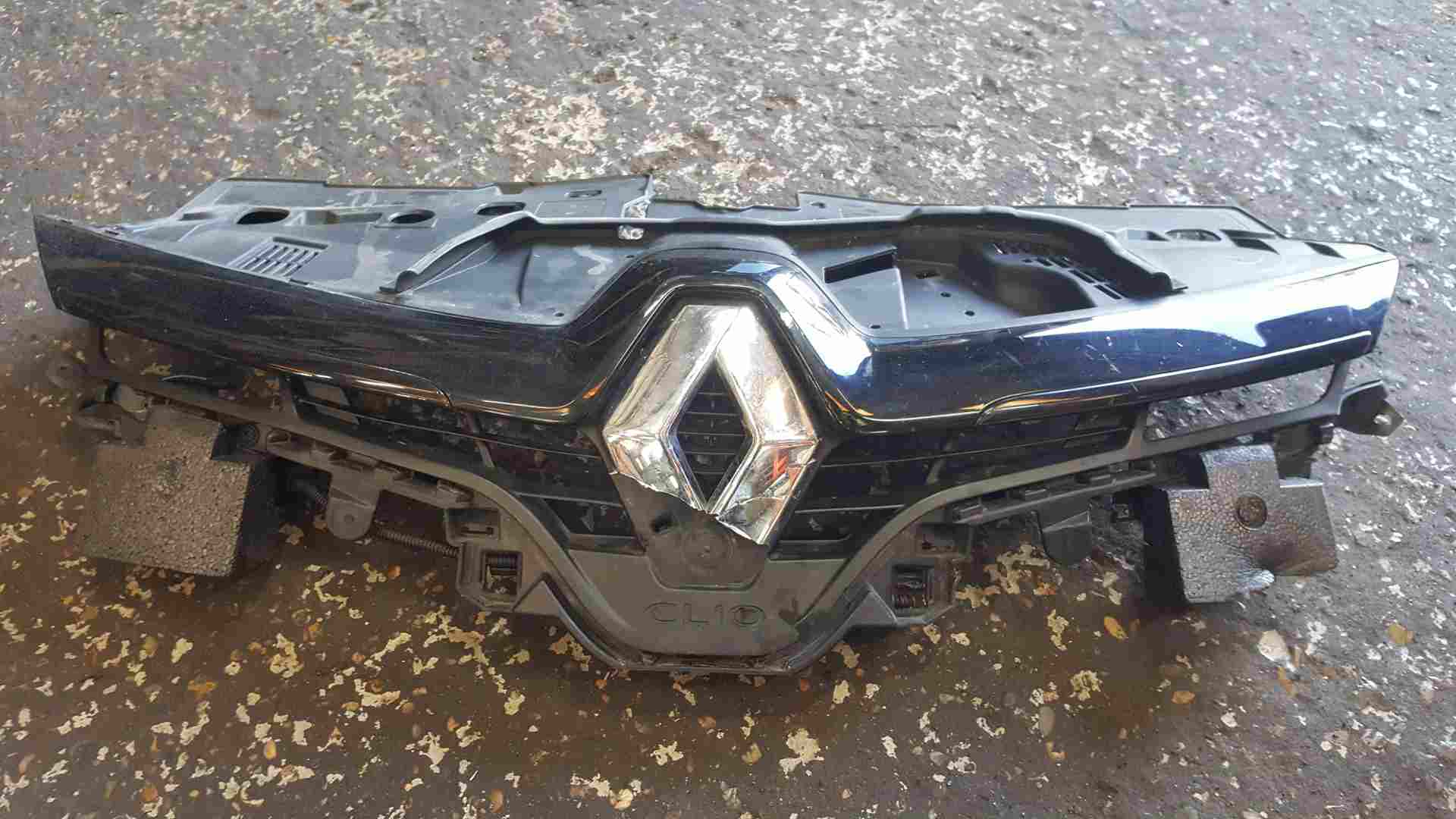 Thumb 2 Renault Clio MK4 2013-2019 Front Bumper Grille Support Plate Black Some Damage