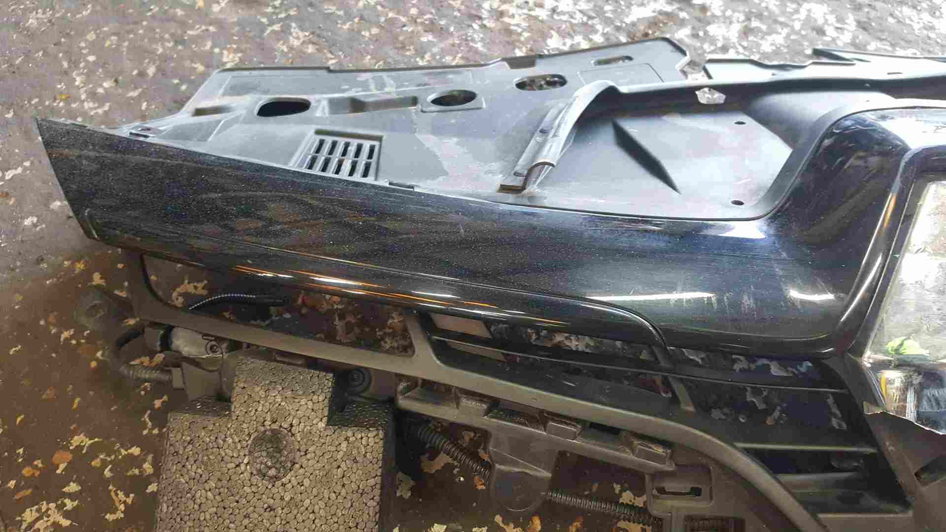 Thumb 3 Renault Clio MK4 2013-2019 Front Bumper Grille Support Plate Black Some Damage