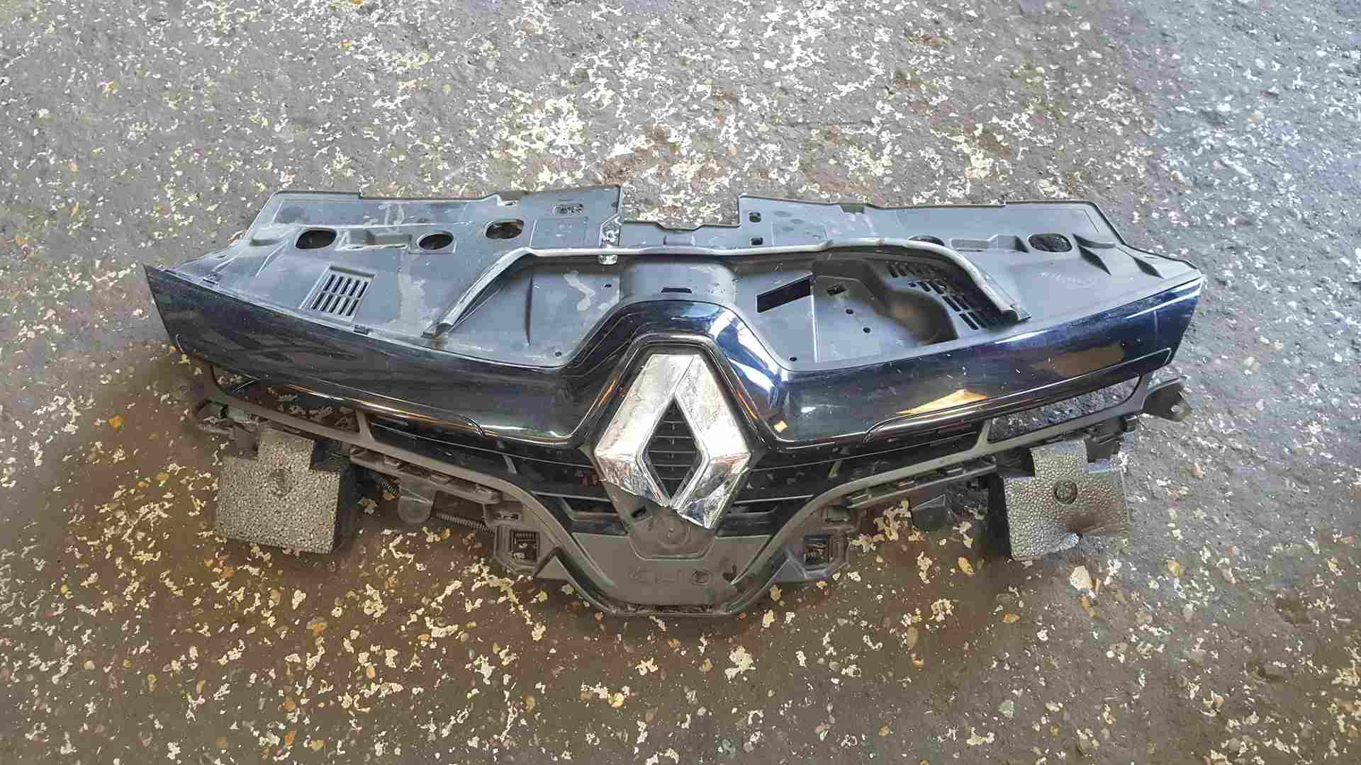 Renault Clio MK4 2013-2019 Front Bumper Grille Support Plate Black Some Damage