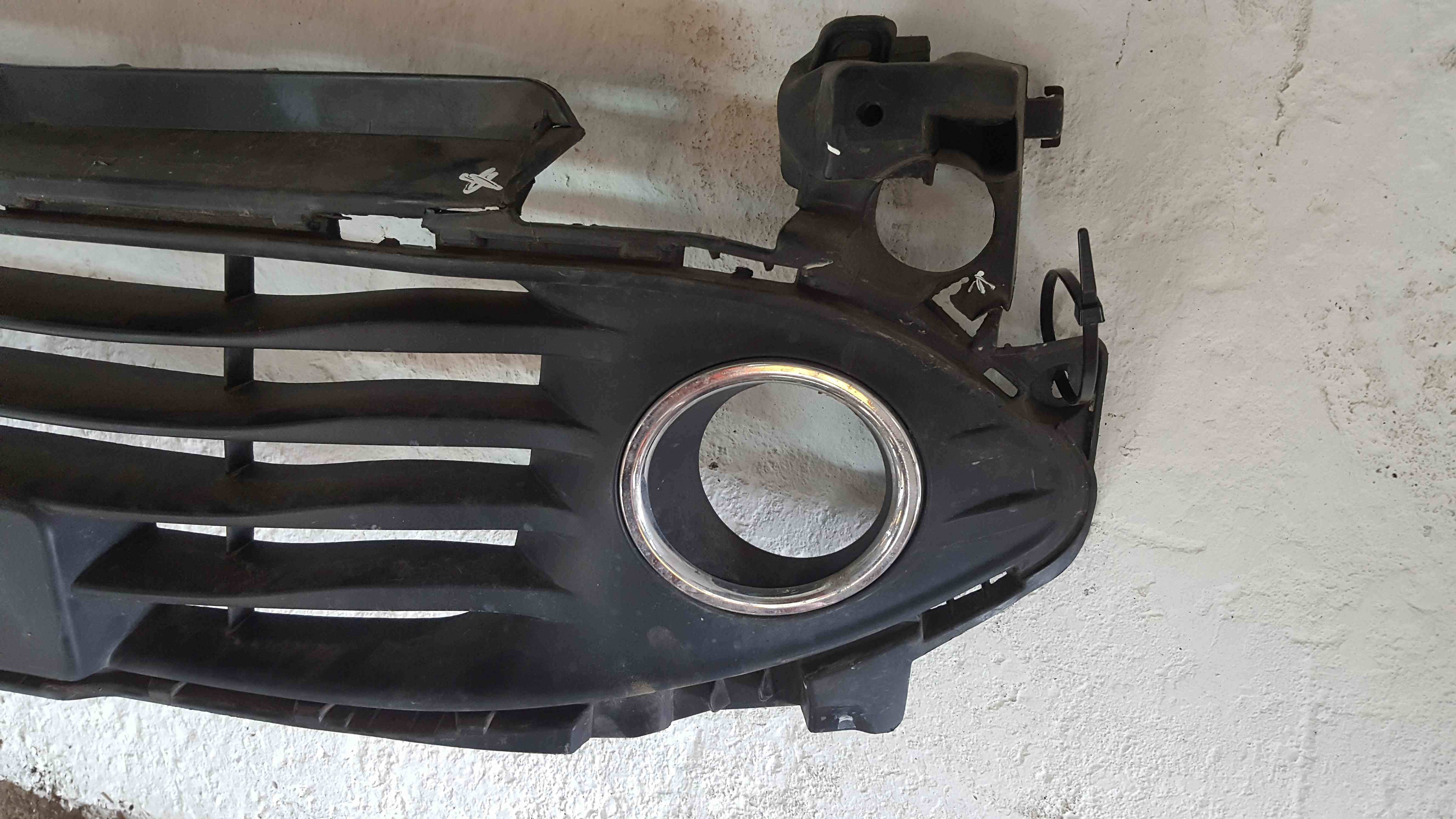 Renault Clio MK4 2013-2016 Front Bumper Lower Front Grill FOG Surround Damaged
