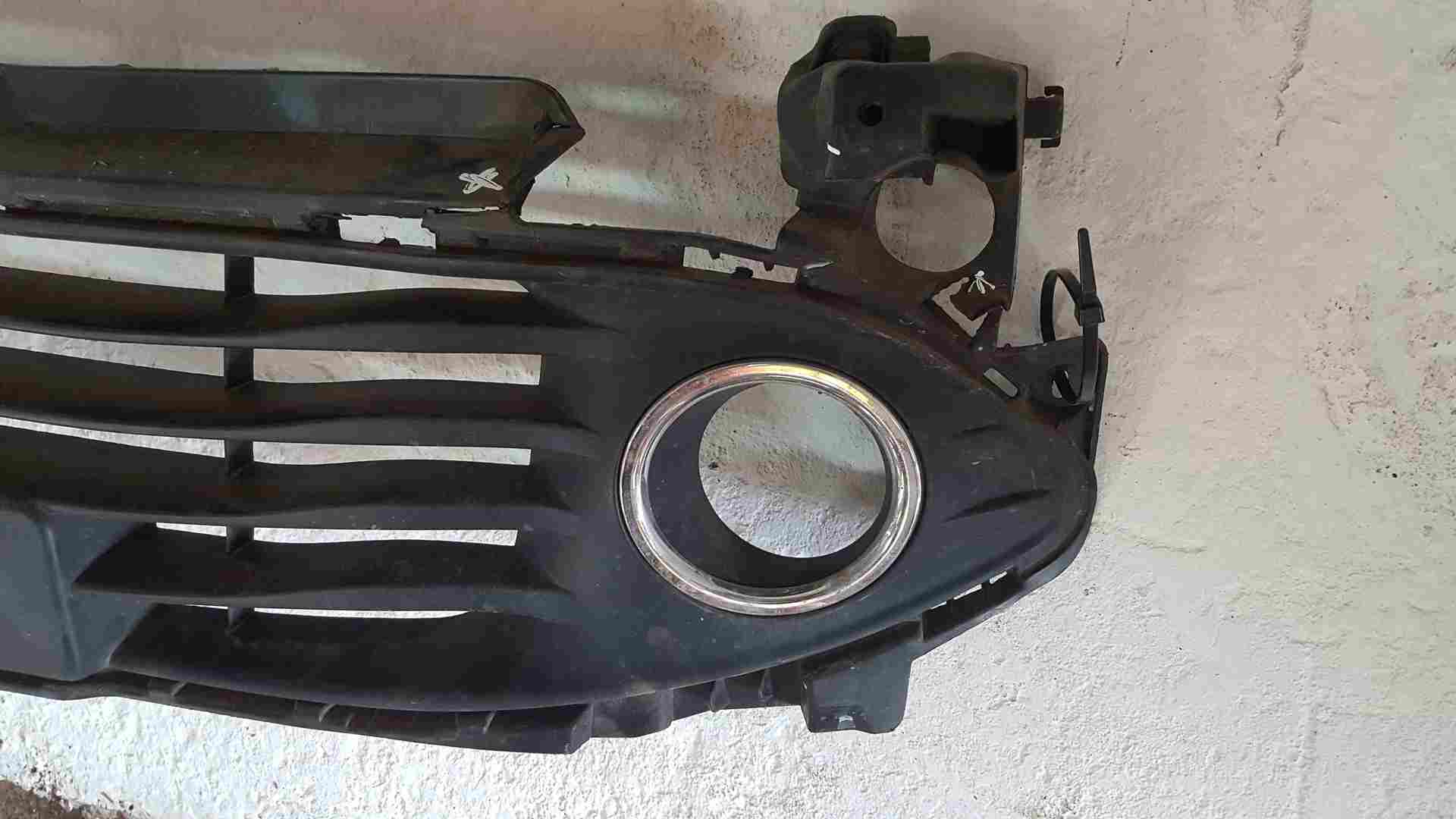 Thumb 2 Renault Clio MK4 2013-2019 Front Bumper Lower Front Grill FOG Surround Damaged