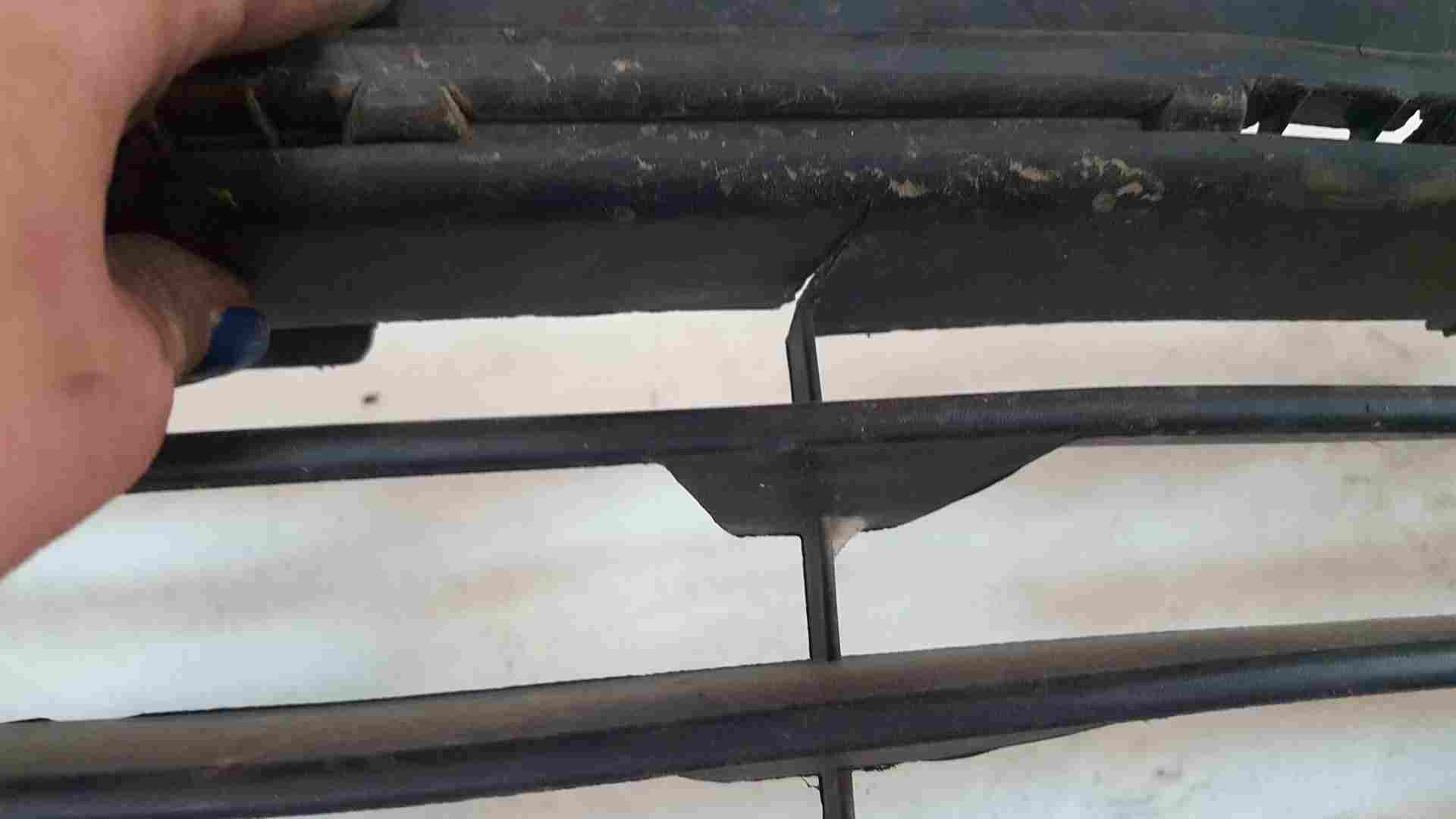 Thumb 4 Renault Clio MK4 2013-2019 Front Bumper Lower Front Grill FOG Surround Damaged
