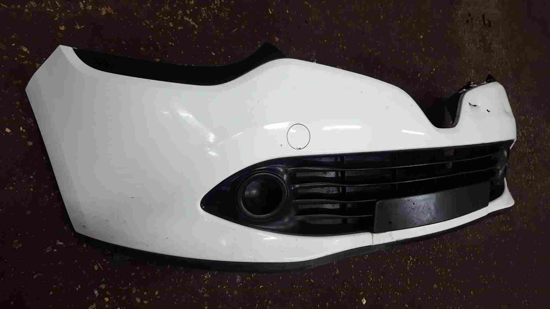 Thumb 2 Renault Clio MK4 2013-2019 Front Bumper White Ov369 Damaged