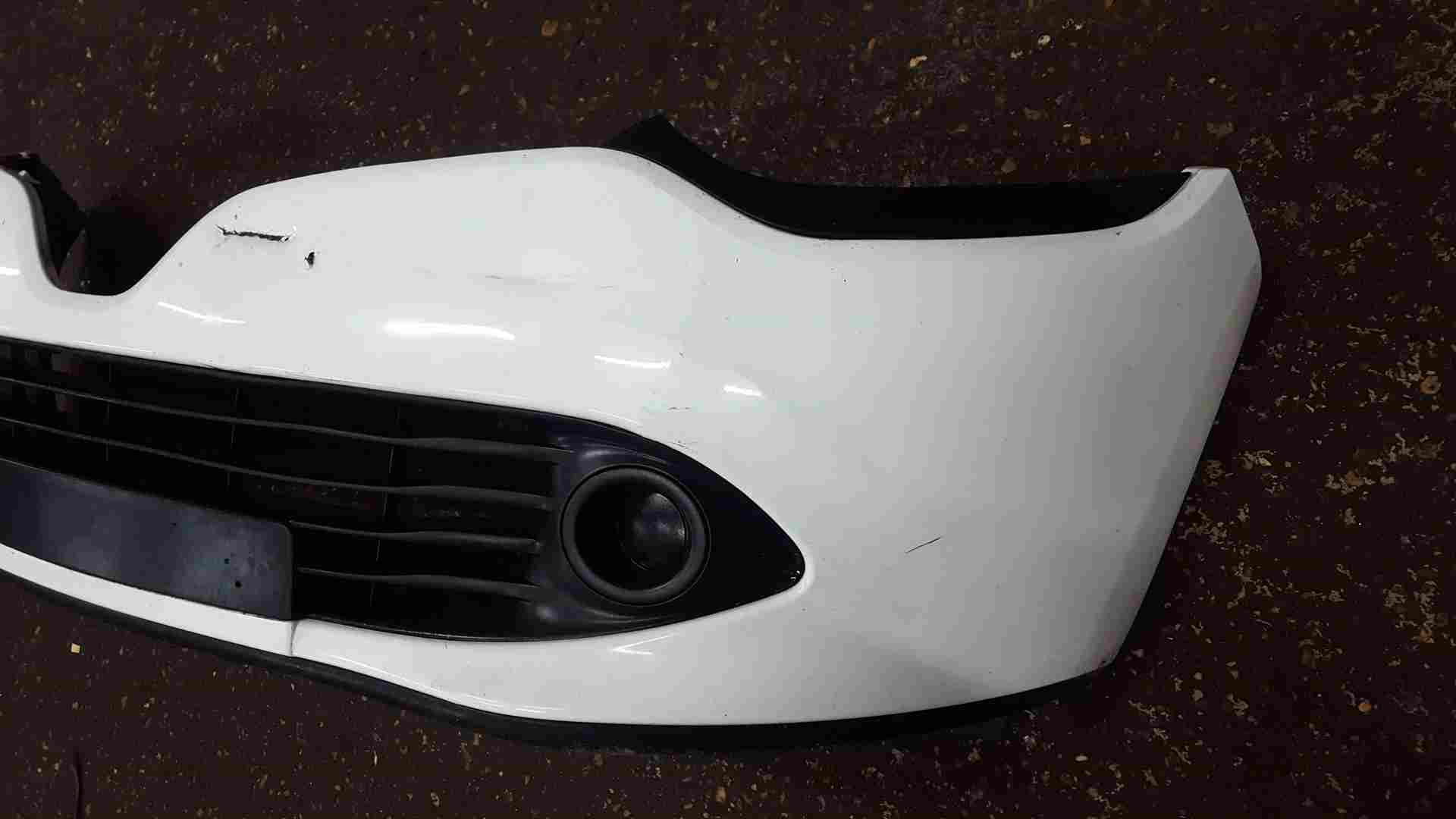 Thumb 3 Renault Clio MK4 2013-2019 Front Bumper White Ov369 Damaged