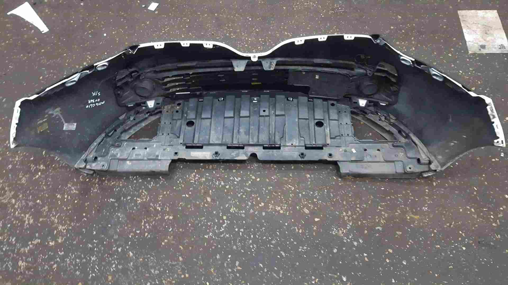 Thumb 7 Renault Clio MK4 2013-2019 Front Bumper White Ov369 Damaged