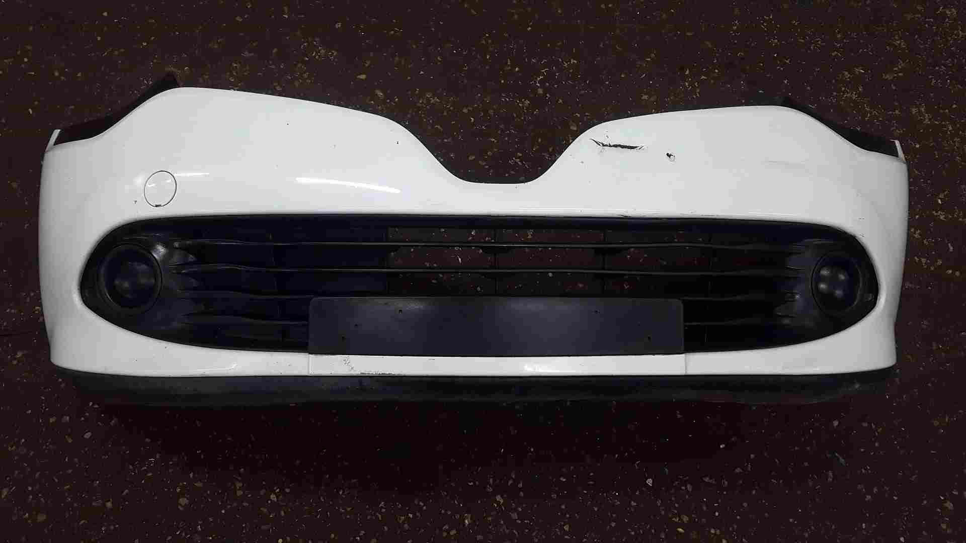 Thumb 8 Renault Clio MK4 2013-2019 Front Bumper White Ov369 Damaged