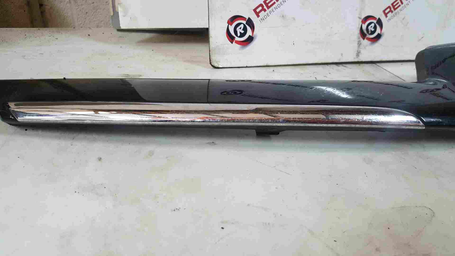 Thumb 2 Renault Clio MK4 2013-2019 Front Grill Moulding Gloss Black 620787878R Damaged