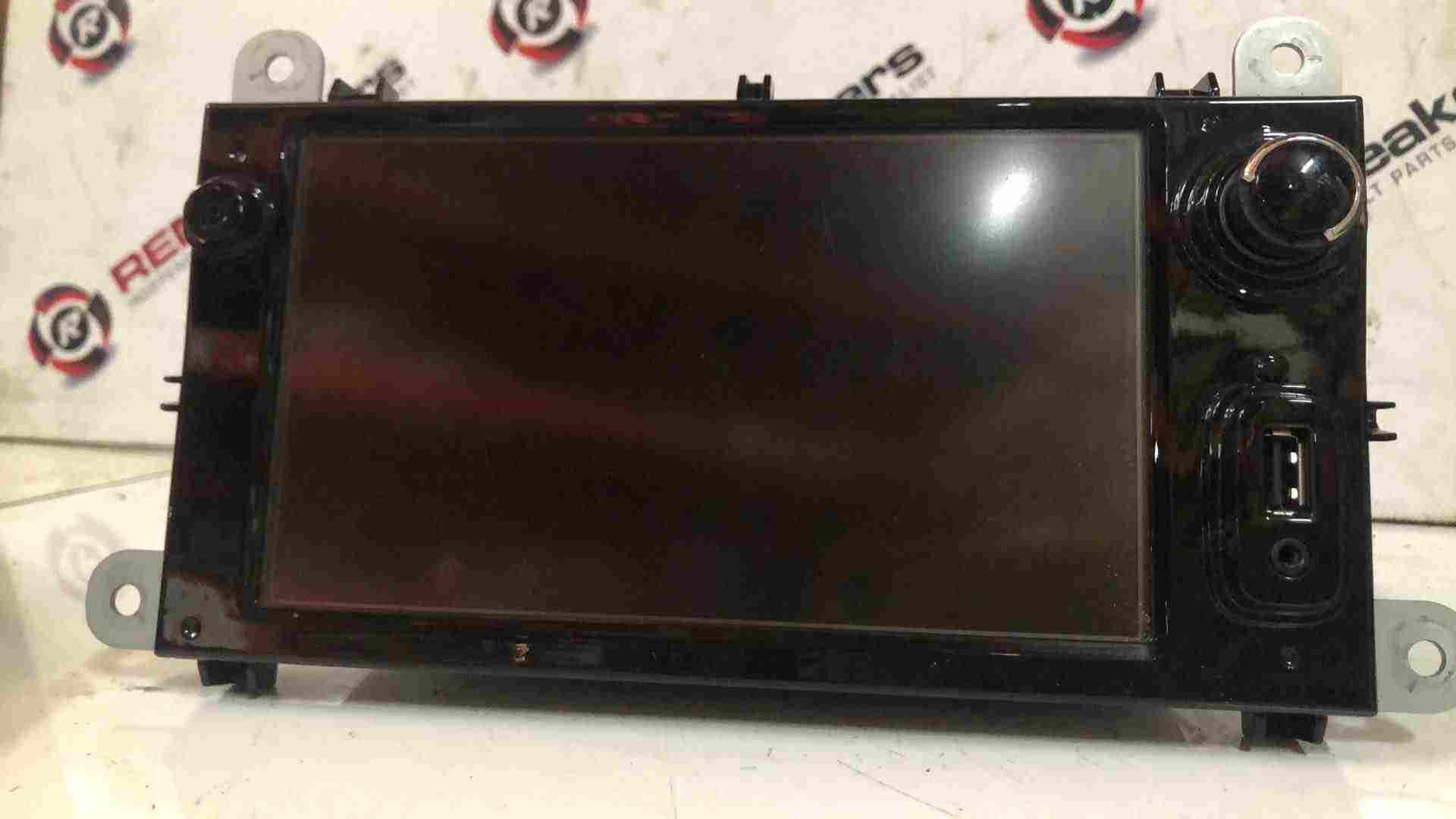 Renault Clio MK4 2013-2019 Media Display Screen Radio SAT Nav 281152928R damaged