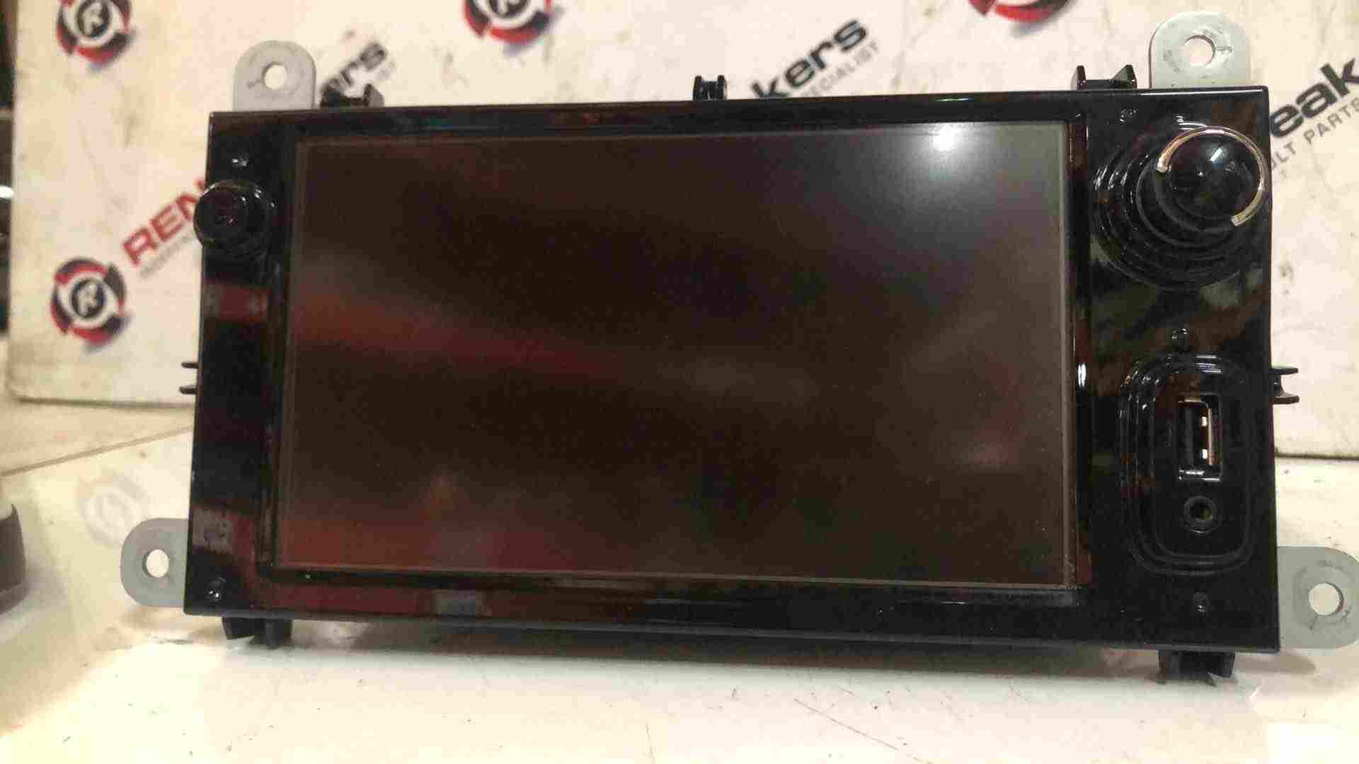 Thumb 2 Renault Clio MK4 2013-2019 Media Display Screen Radio SAT Nav 281152928R damaged