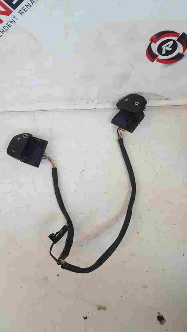 Thumb 7 Renault Clio MK4 2013-2019 Multifunction Steering Wheel Cruise Control Buttons