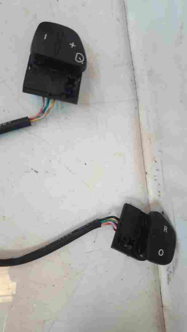 Thumb 8 Renault Clio MK4 2013-2019 Multifunction Steering Wheel Cruise Control Buttons