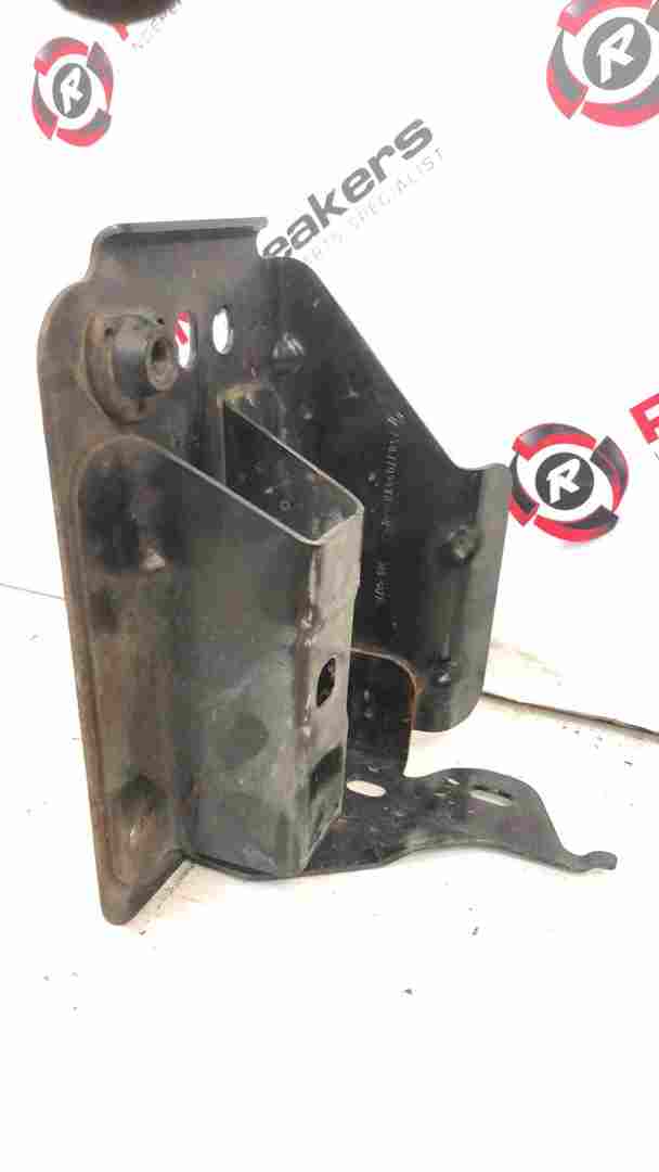 Thumb 2 Renault Clio MK4 2013-2019 Passenger NSF Front Metal Bracket 758j70862r