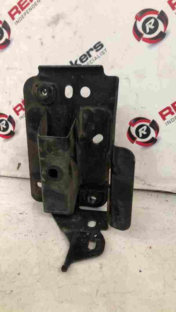 Renault Clio MK4 2013-2019 Passenger NSF Front Metal Bracket 758j70862r