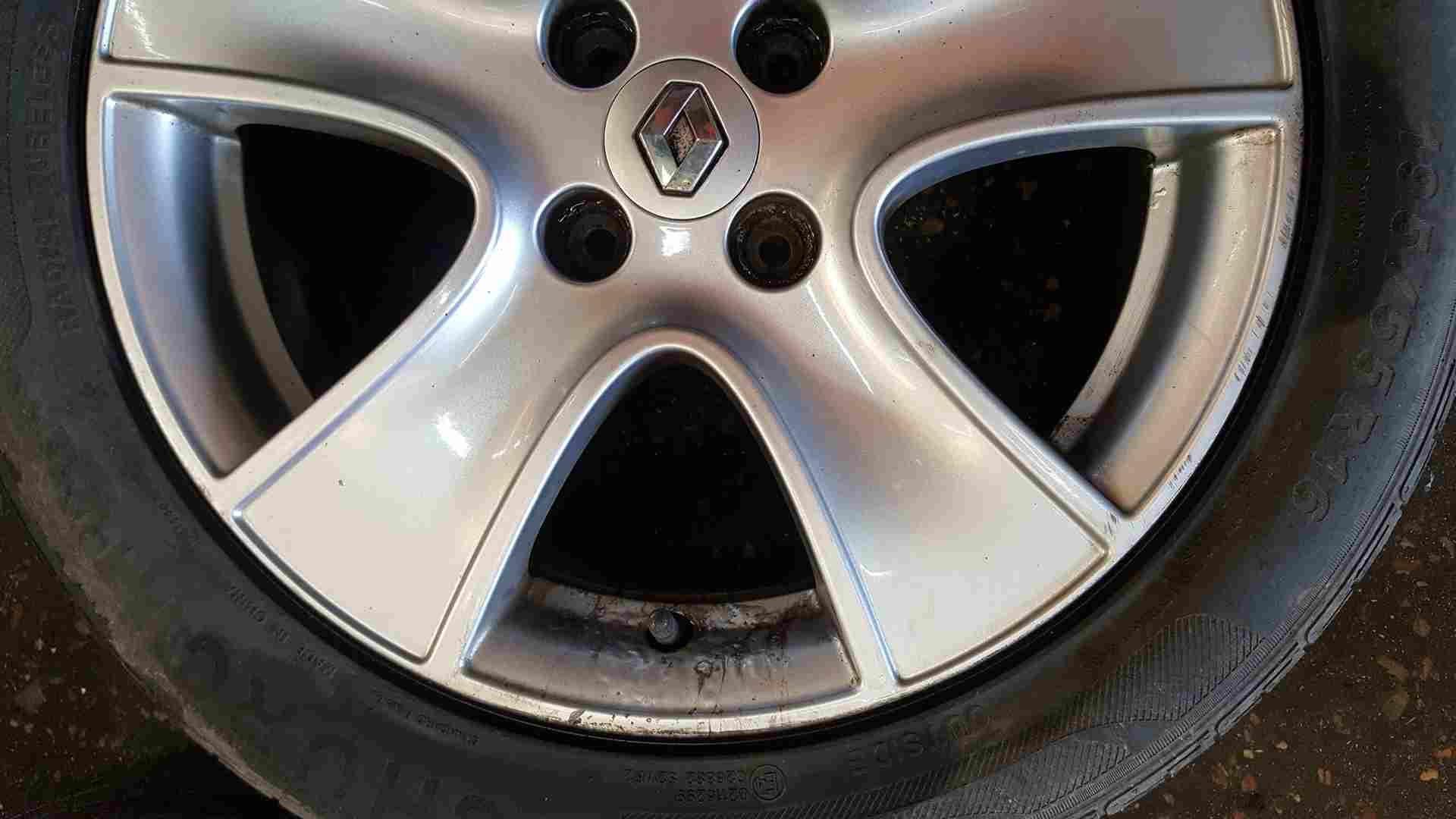 Thumb 3 Renault Clio MK4 2013-2019 Passion Alloy Wheel + Tyre 195 55 16 5Mm 3/5 Good