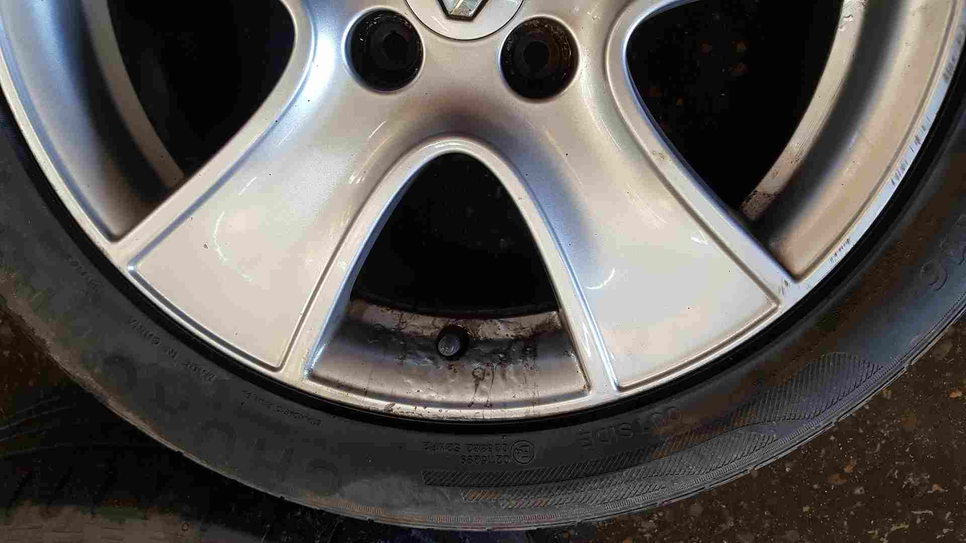 Thumb 4 Renault Clio MK4 2013-2019 Passion Alloy Wheel + Tyre 195 55 16 5Mm 3/5 Good