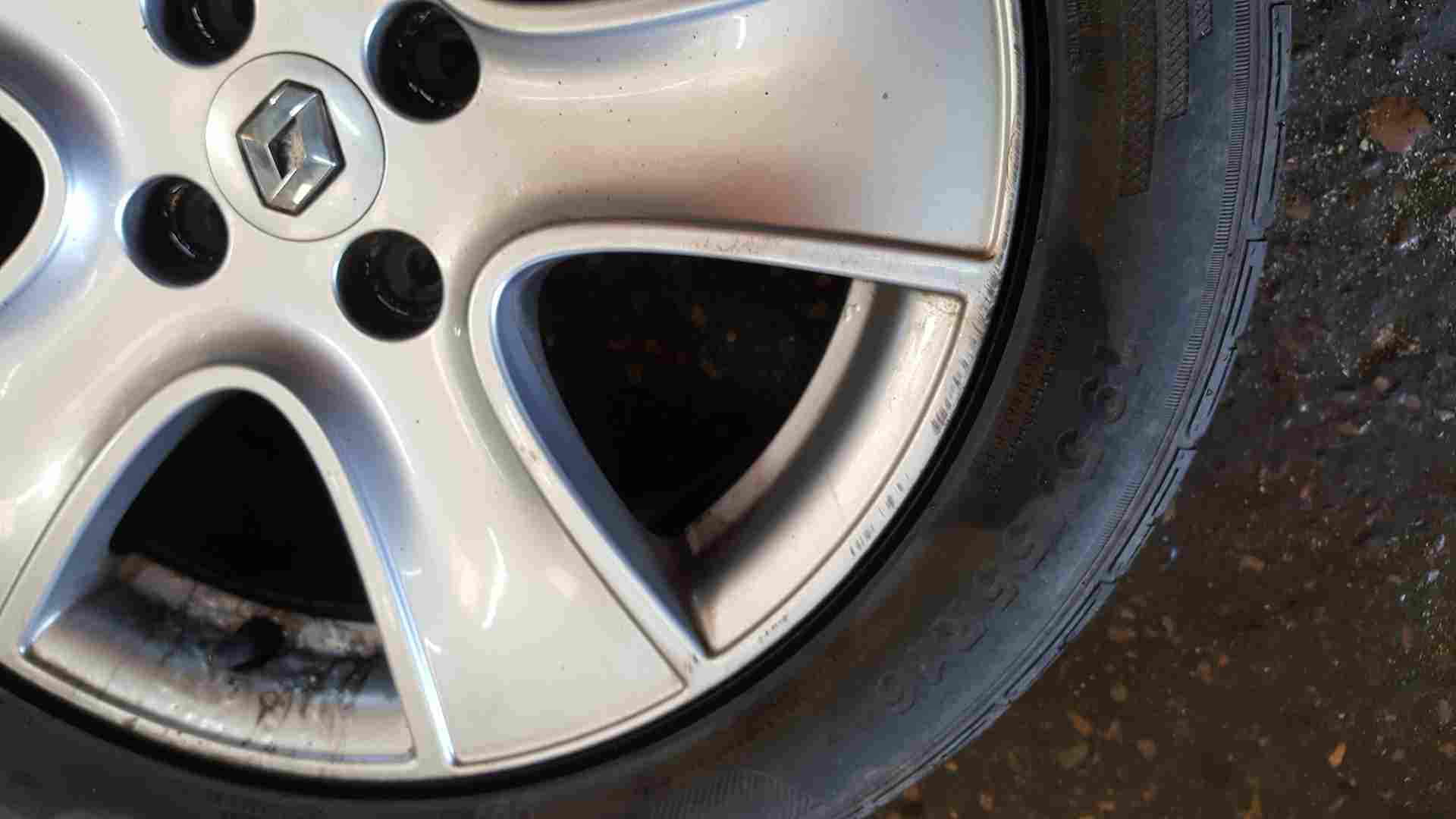 Thumb 5 Renault Clio MK4 2013-2019 Passion Alloy Wheel + Tyre 195 55 16 5Mm 3/5 Good