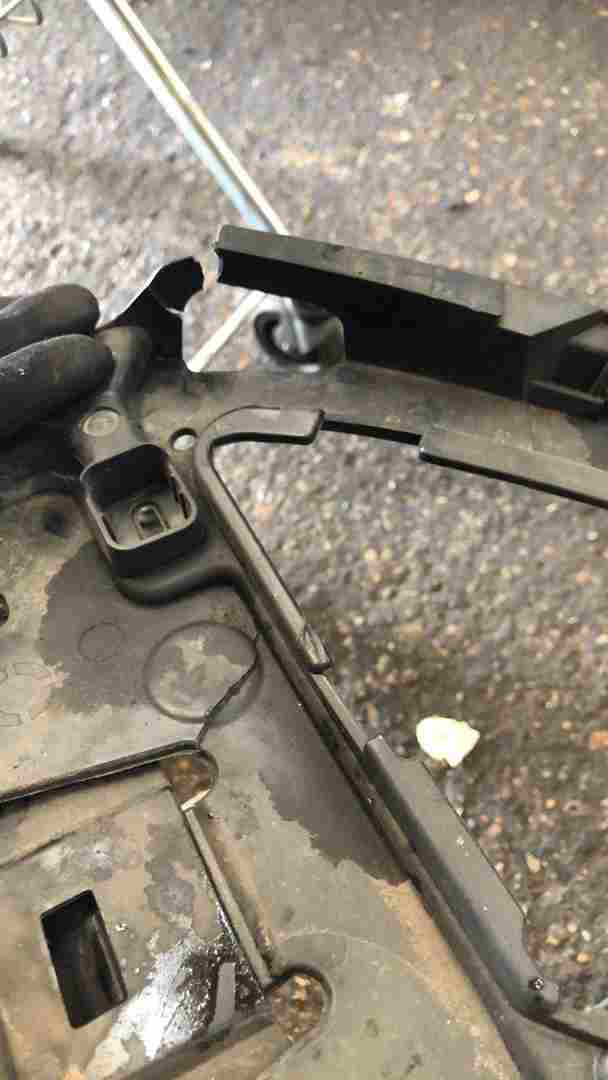 Thumb 5 Renault Clio MK4 2013-2019 Under Body Bumper Drip Tray Front 