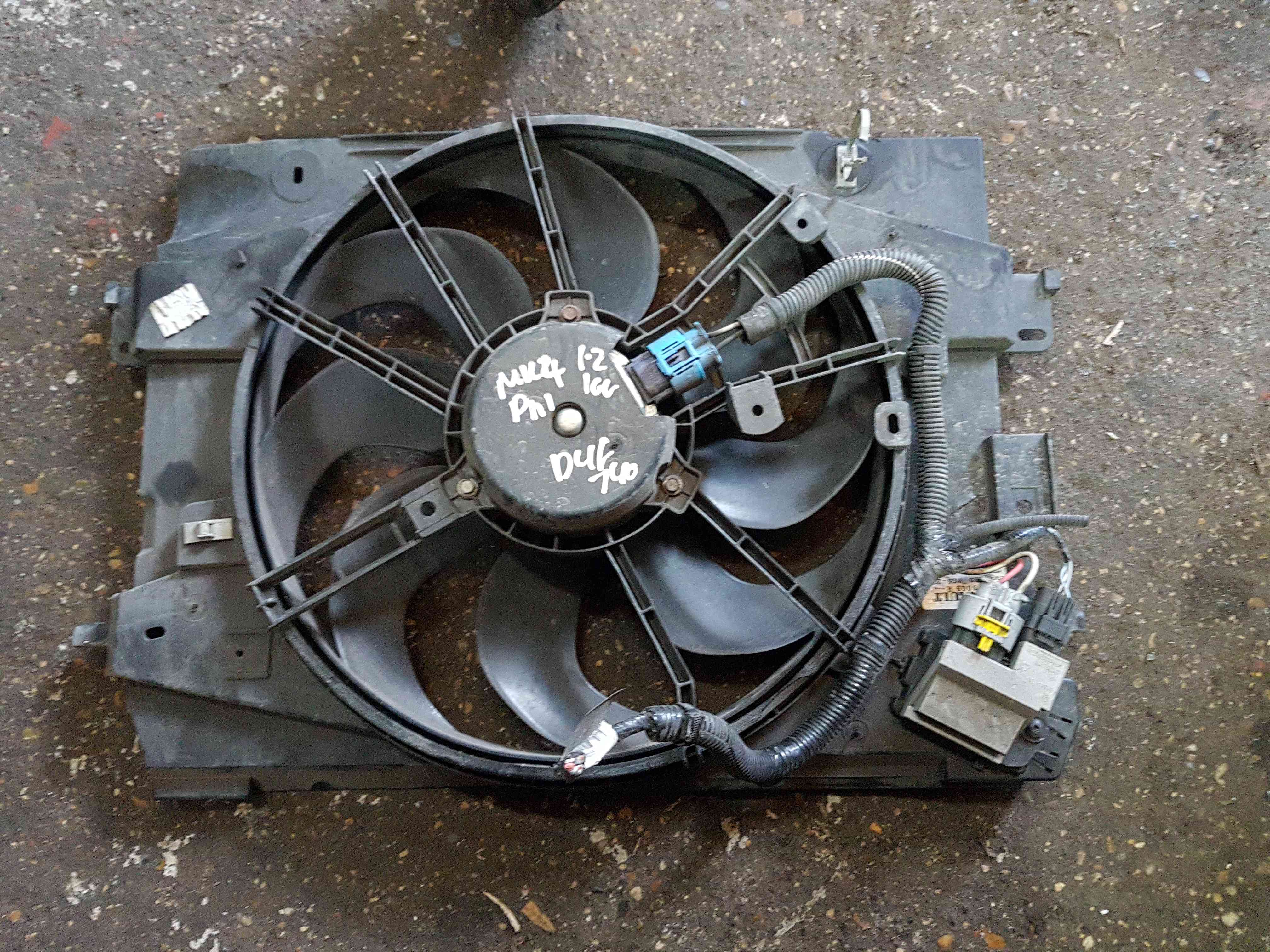 Thumb 3 Renault Clio MK4 2013-2016 1.2 16V Radiator Cooling FAN Unit 214818009R