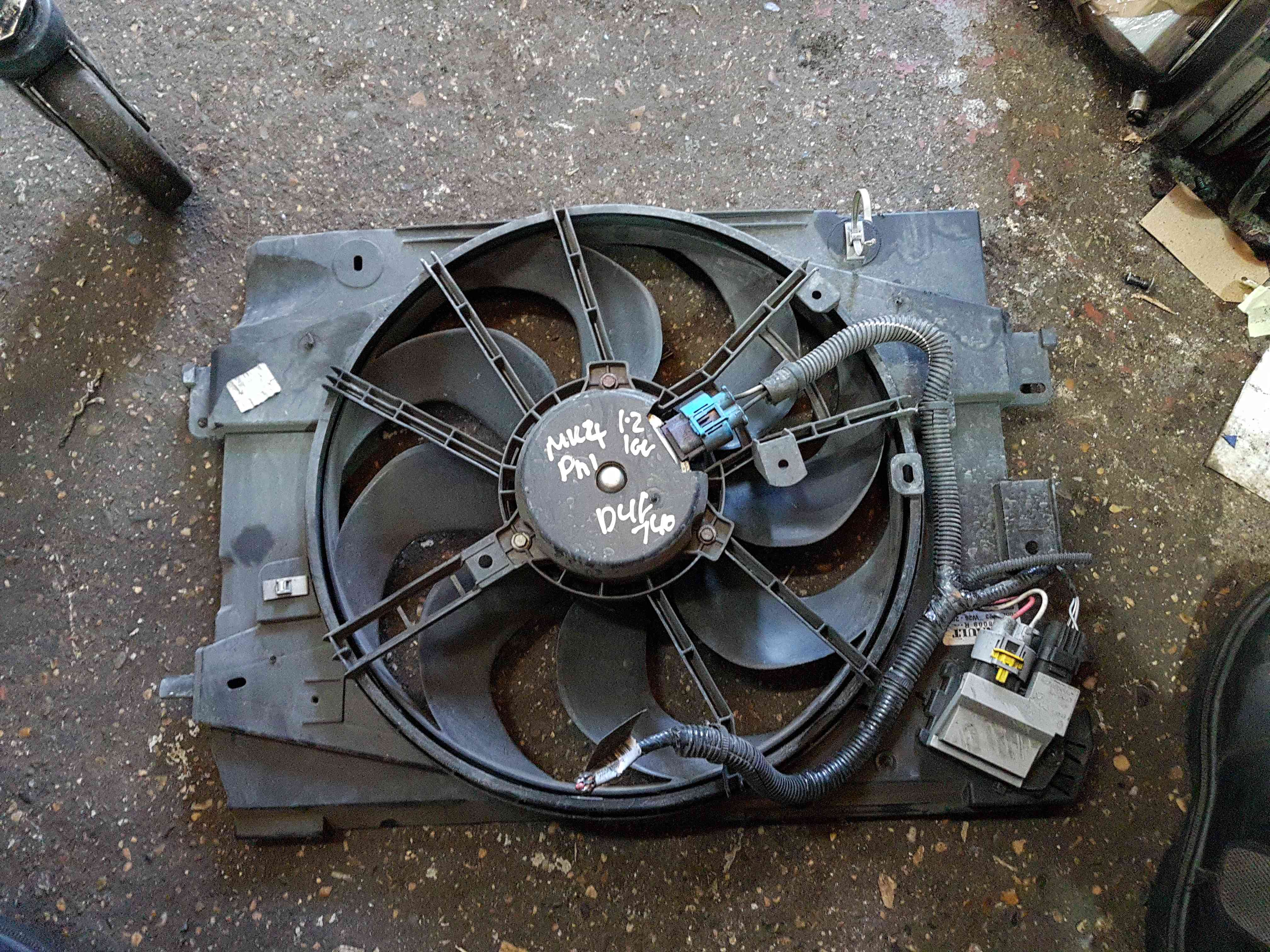 Thumb 6 Renault Clio MK4 2013-2016 1.2 16V Radiator Cooling FAN Unit 214818009R