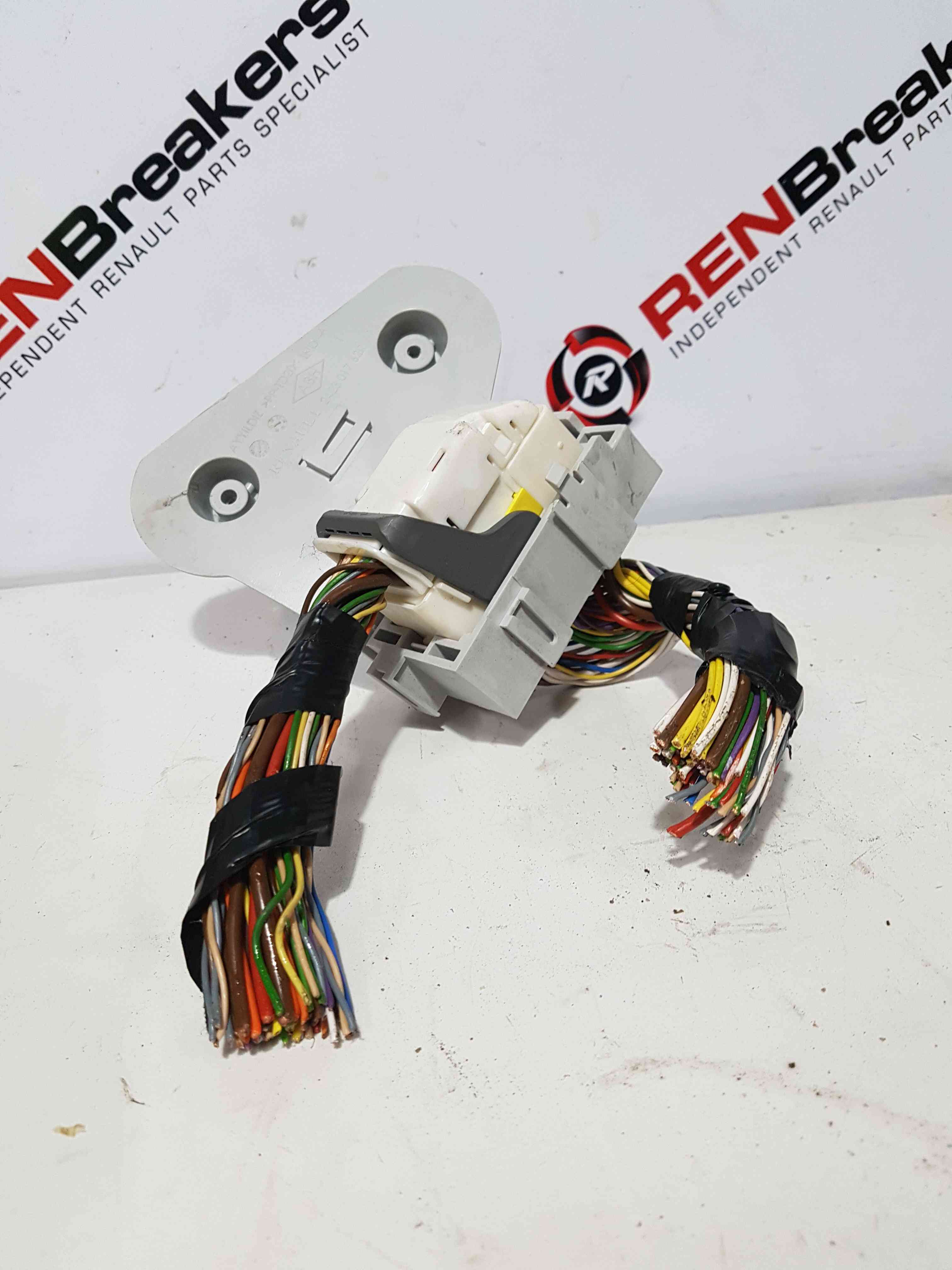 Thumb 3 Renault Clio MK4 2013-2016 CAR To Engine Loom Plug Connector 5Dr