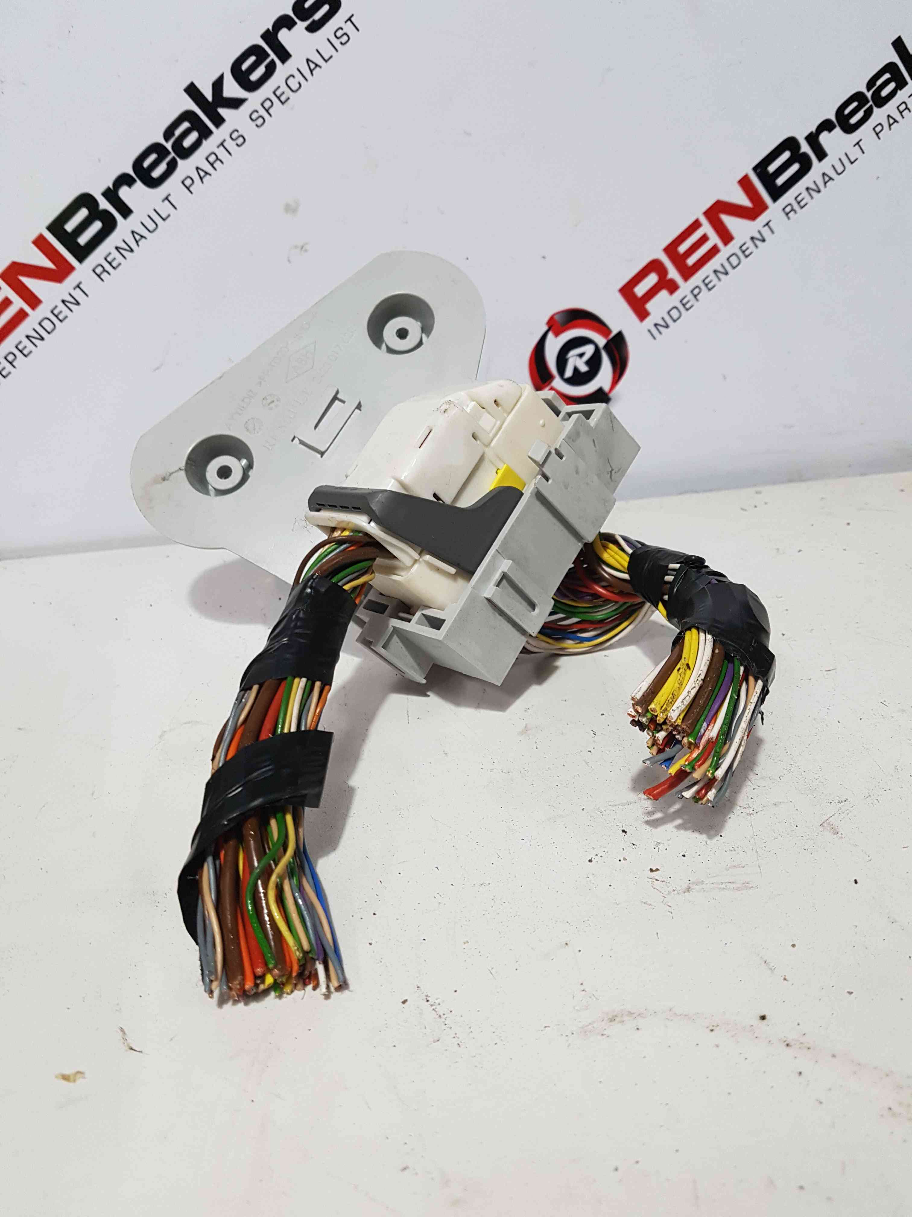 Thumb 4 Renault Clio MK4 2013-2016 CAR To Engine Loom Plug Connector 5Dr