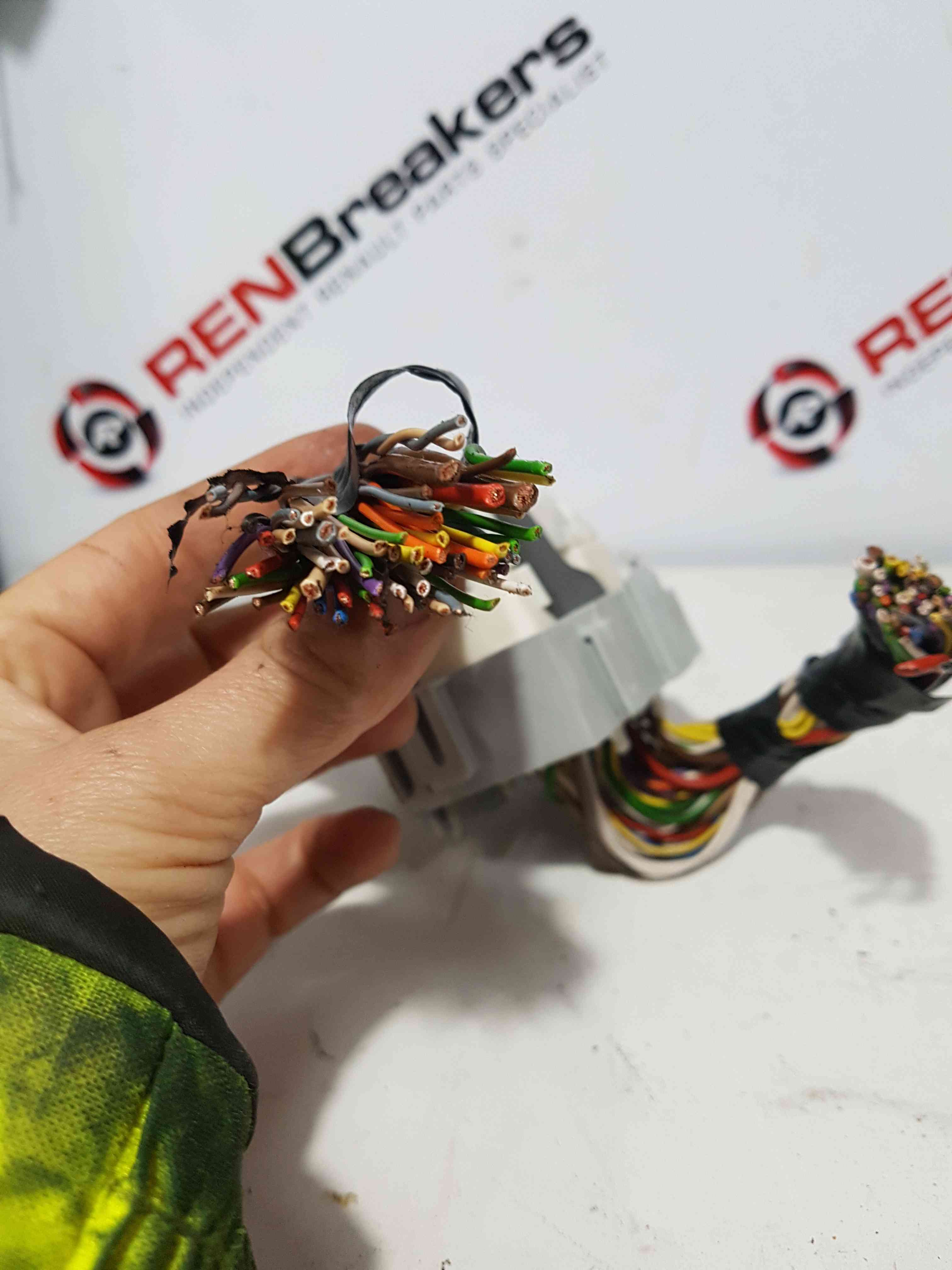 Thumb 5 Renault Clio MK4 2013-2016 CAR To Engine Loom Plug Connector 5Dr