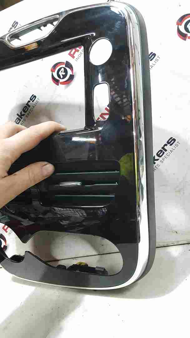 Thumb 5 Renault Clio MK4 2013-2016 Centre Heater Vents + Chrome Black Surround Trim