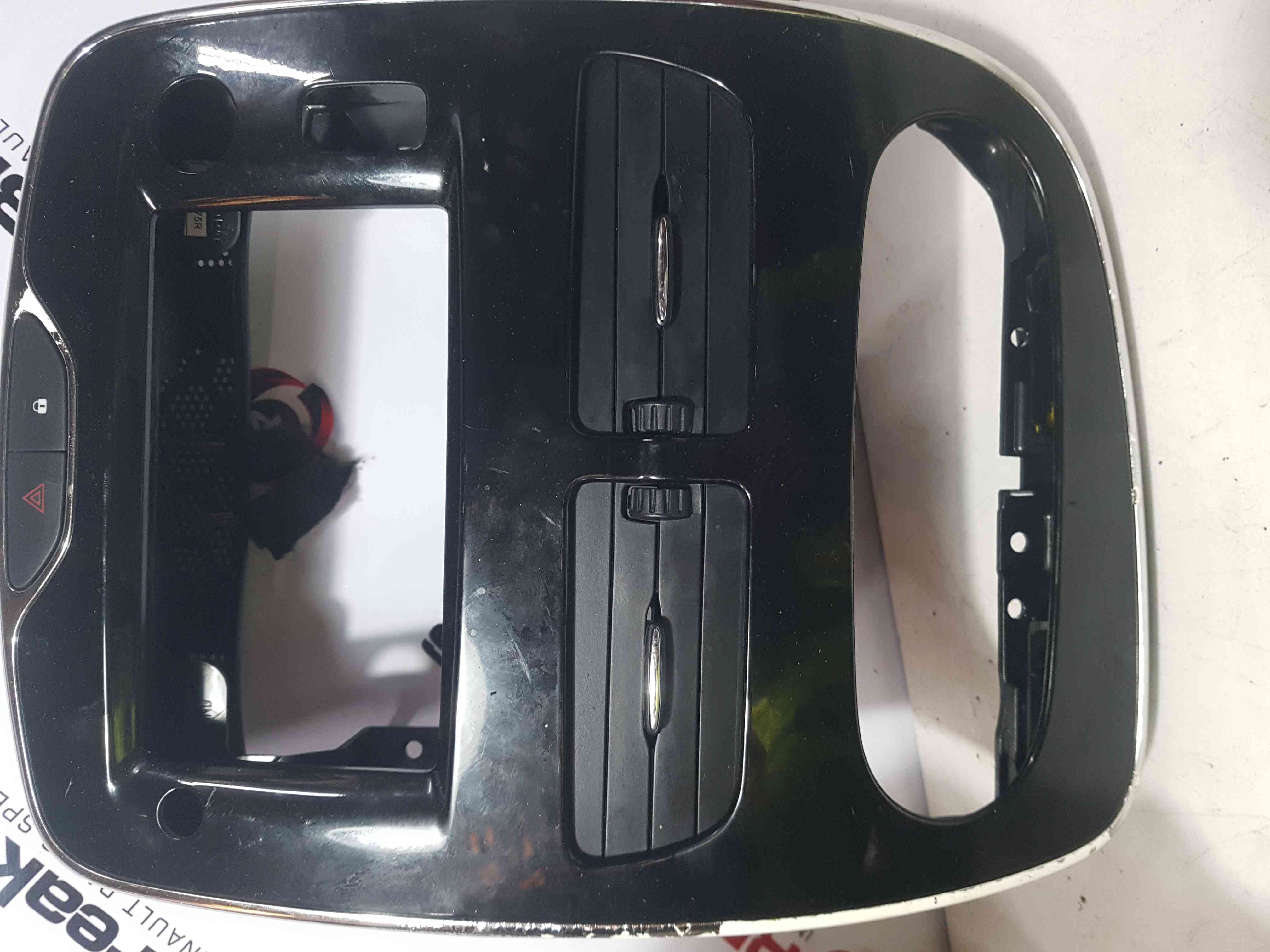 Thumb 6 Renault Clio MK4 2013-2016 Dashboard Centre Heater Controls Surround Gloss Black