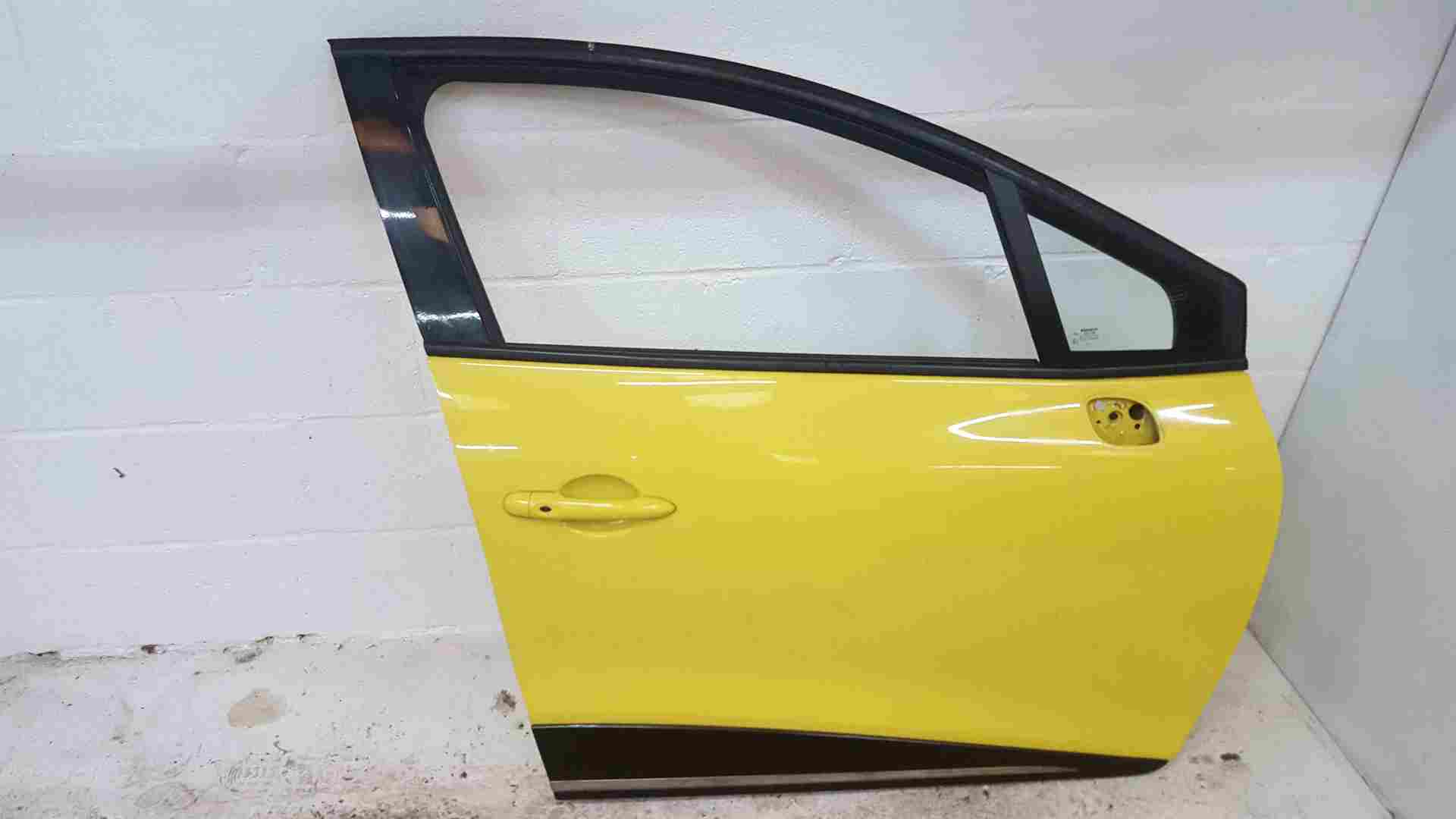 Thumb 11 Renault Clio MK4 2013-2019 Drivers OSF Front Door Yellow Ovenw